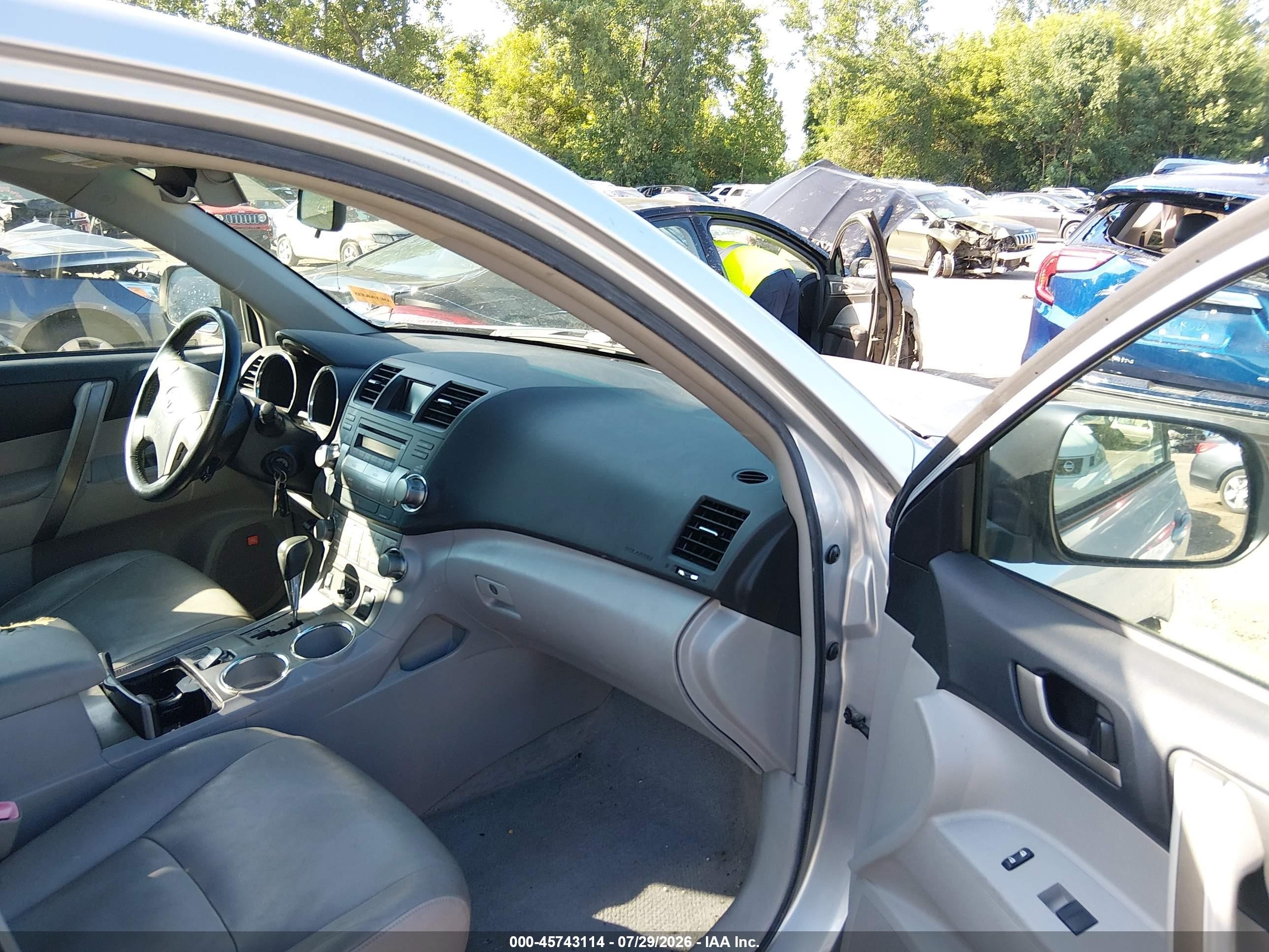 2009 Toyota Highlander Sport Silver vin: JTEDS43A992073713