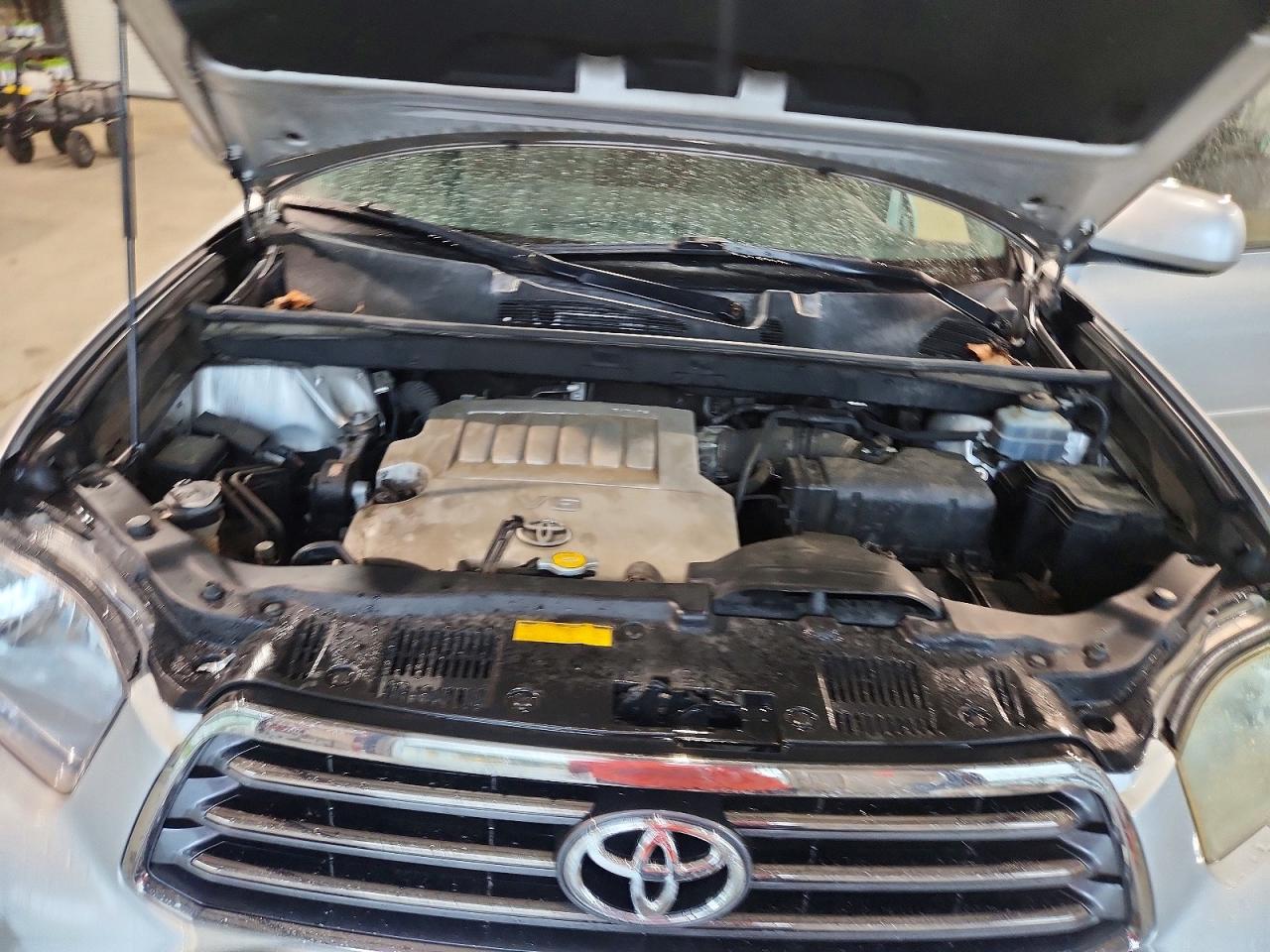 2008 Toyota Highlander Sport Silver vin: JTEDS43AX82010389