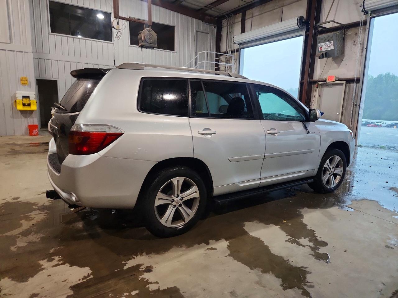 2008 Toyota Highlander Sport Silver vin: JTEDS43AX82010389