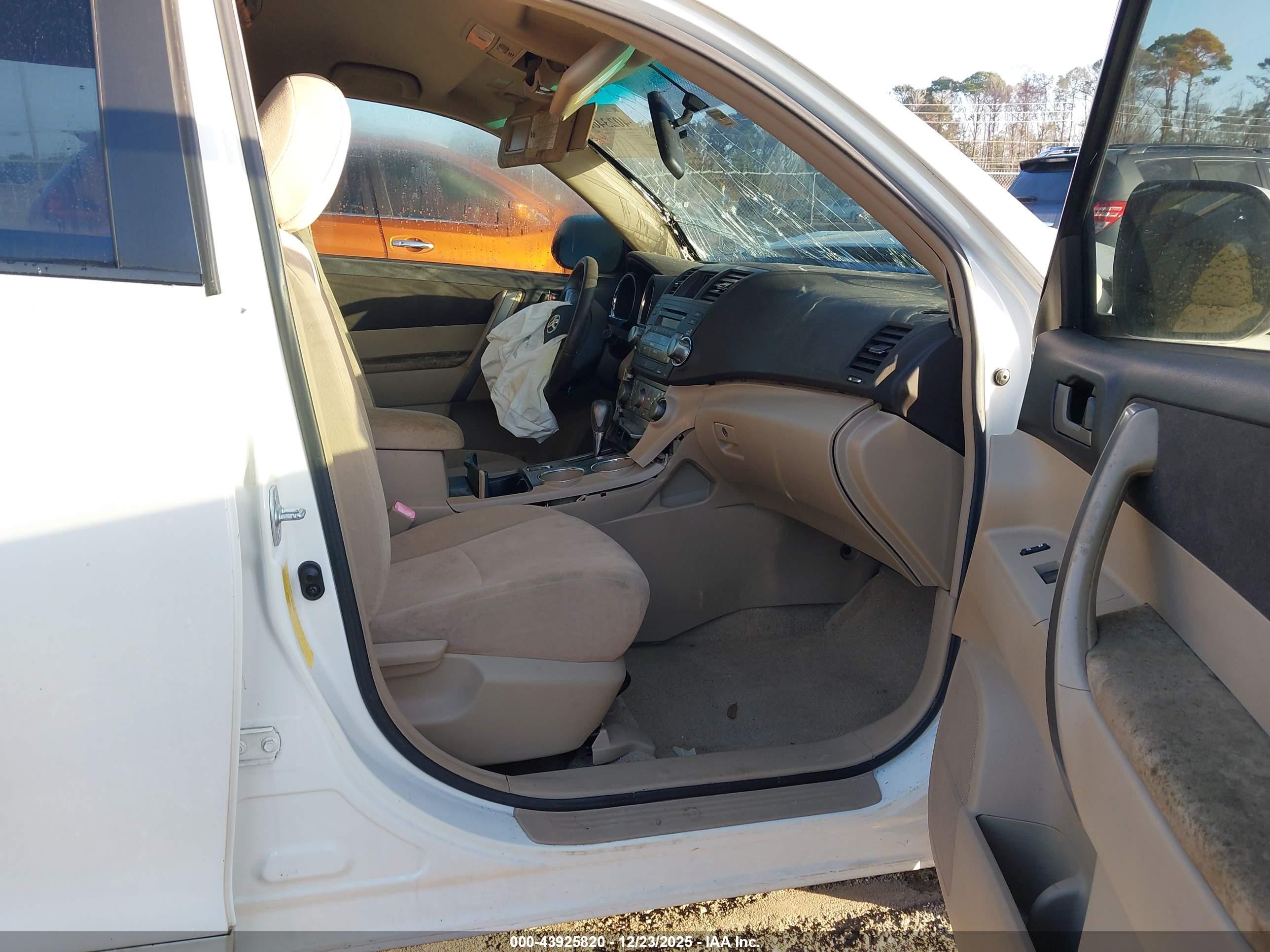 2008 Toyota Highlander   Белый vin: JTEDS44A482049252
