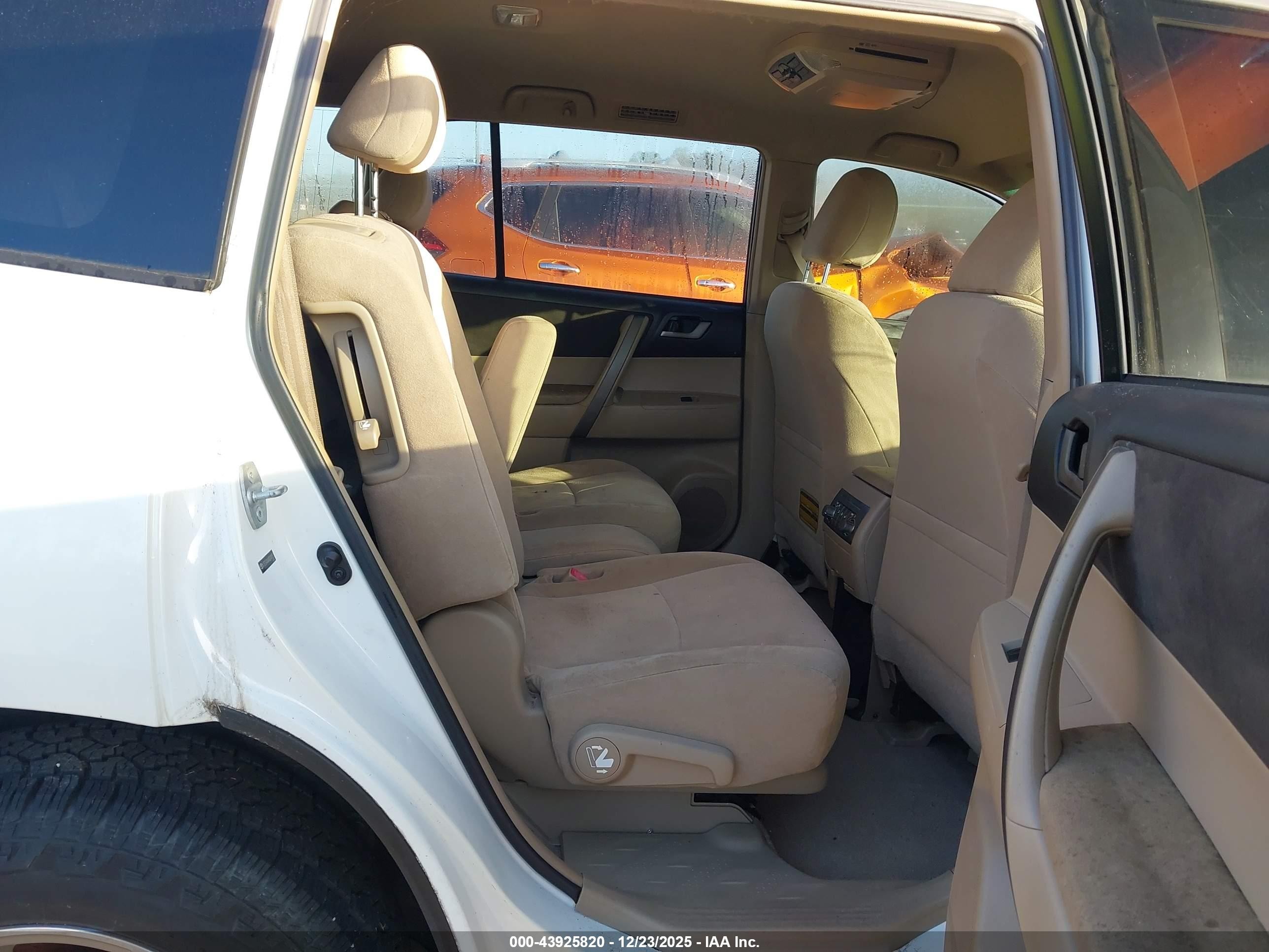 2008 Toyota Highlander   Белый vin: JTEDS44A482049252