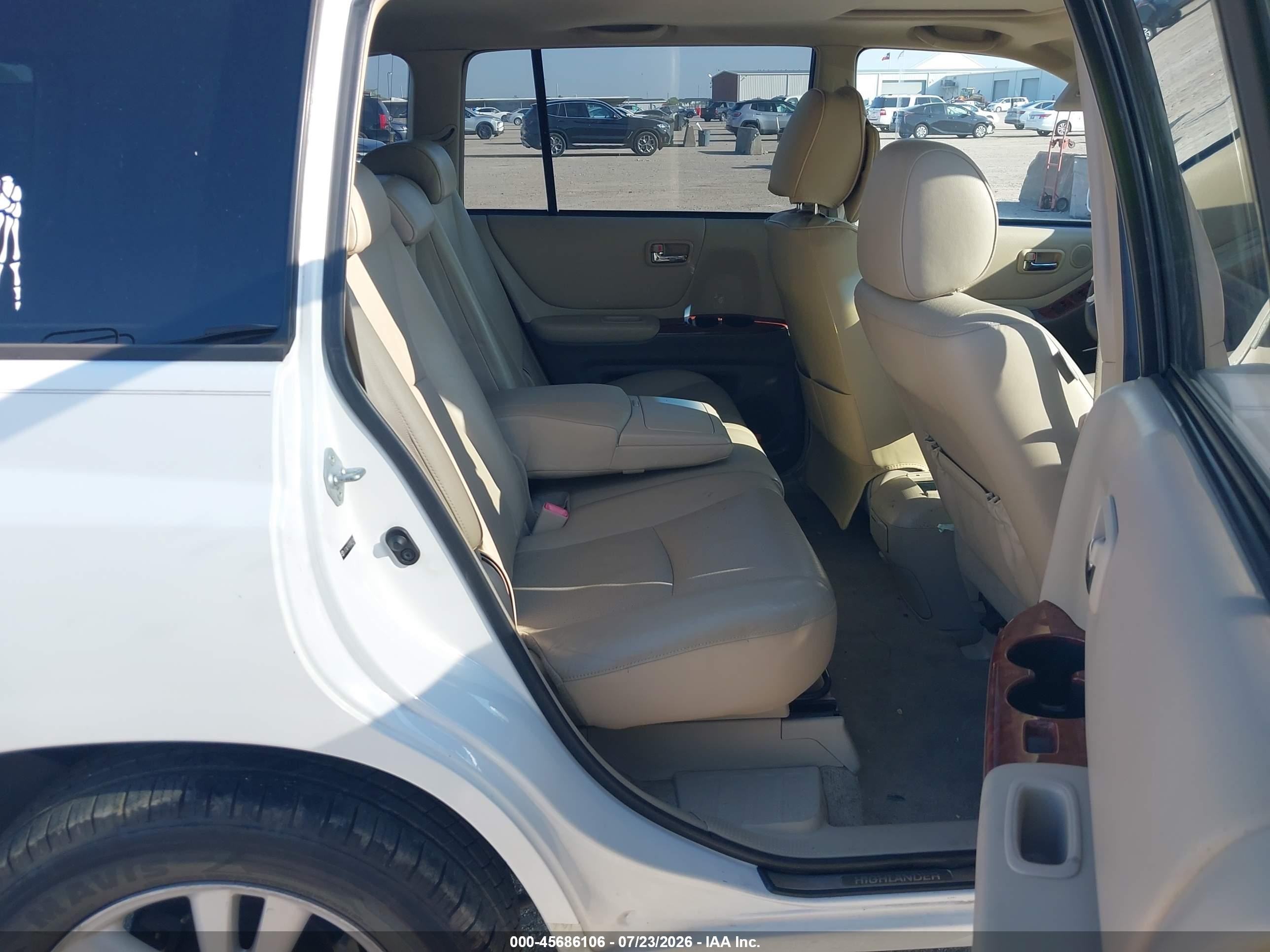 2007 Toyota Highlander Hybrid Limited W/3rd Row White vin: JTEDW21A170021786