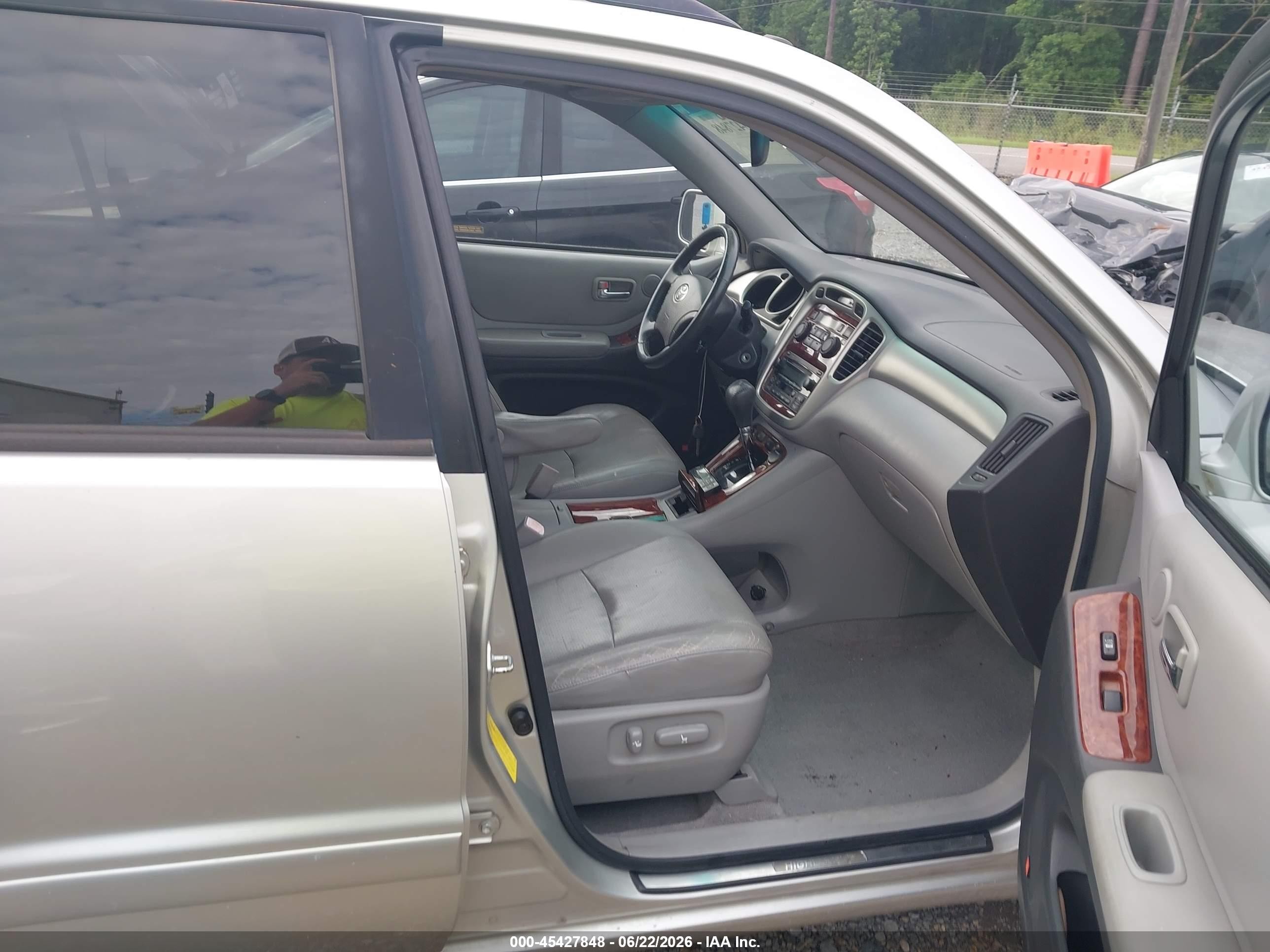 2006 Toyota Highlander Hybrid Limited V6 Silver vin: JTEDW21A860011142