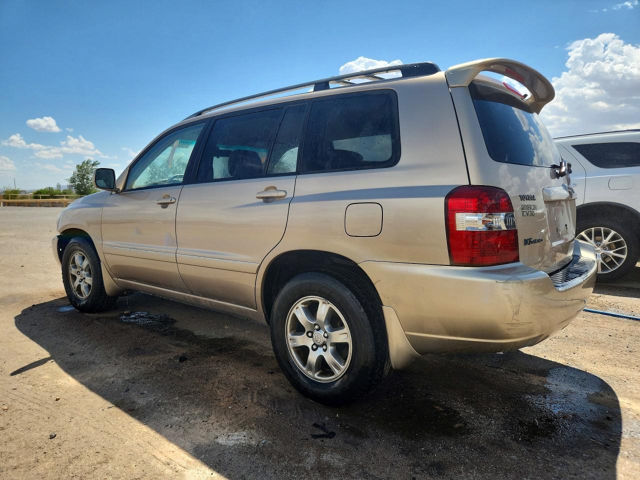 2004 Toyota Highlander Base Gold vin: JTEEP21A040016222