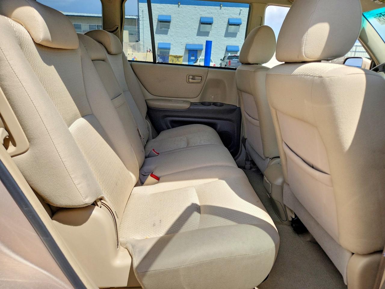 2004 Toyota Highlander Base Gold vin: JTEEP21A040016222
