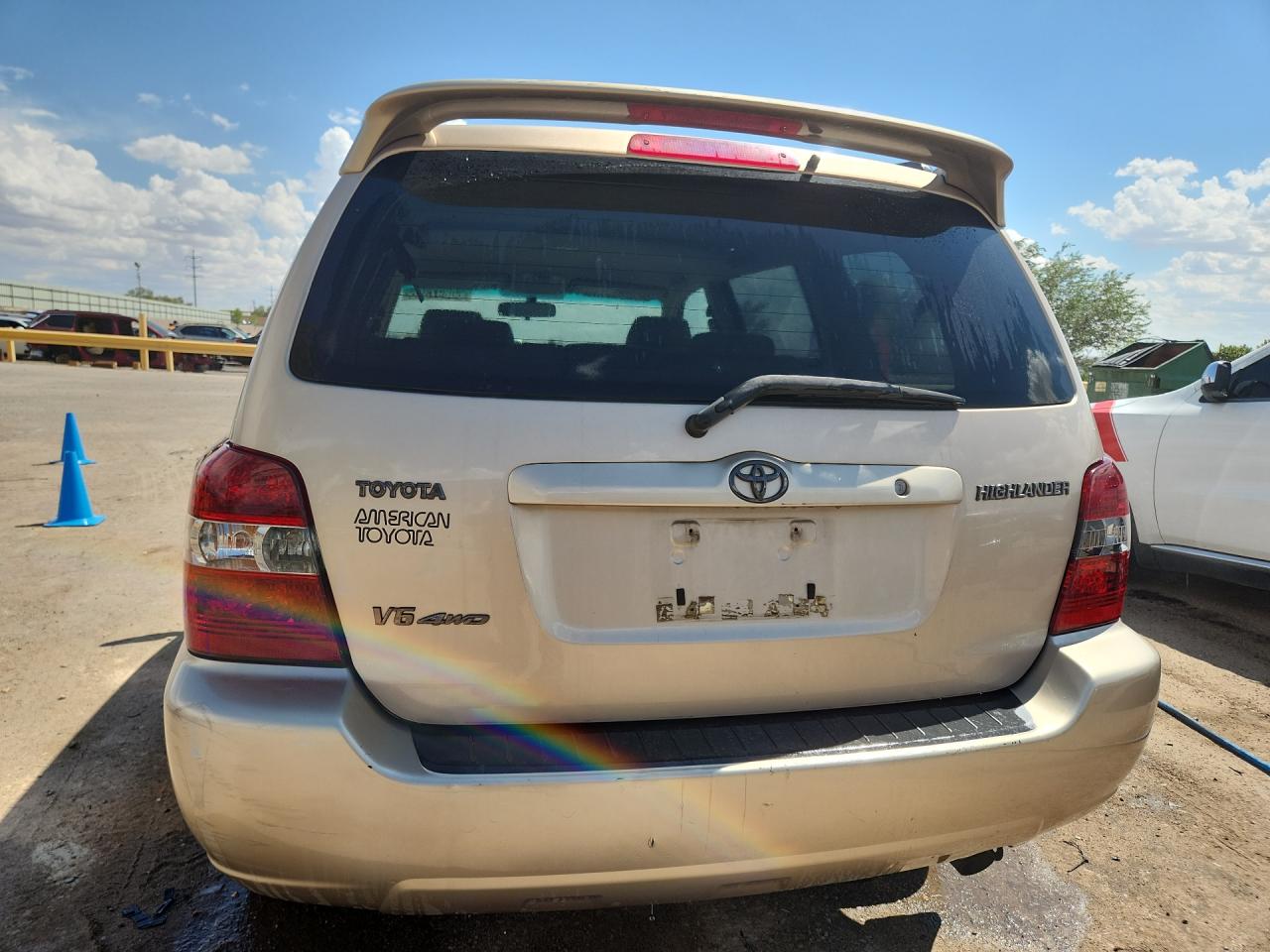 2004 Toyota Highlander Base Gold vin: JTEEP21A040016222 Damage: Rear Bumper/Cover, Heavy Scratch, > 12 Inches