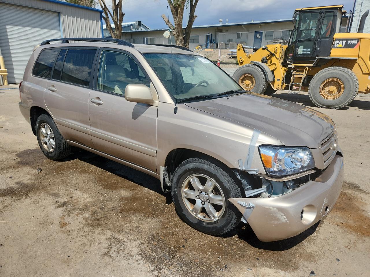 2004 Toyota Highlander Base Gold vin: JTEEP21A040016222 Damage: Front Bumper/Cover, Broken, Replacement Required