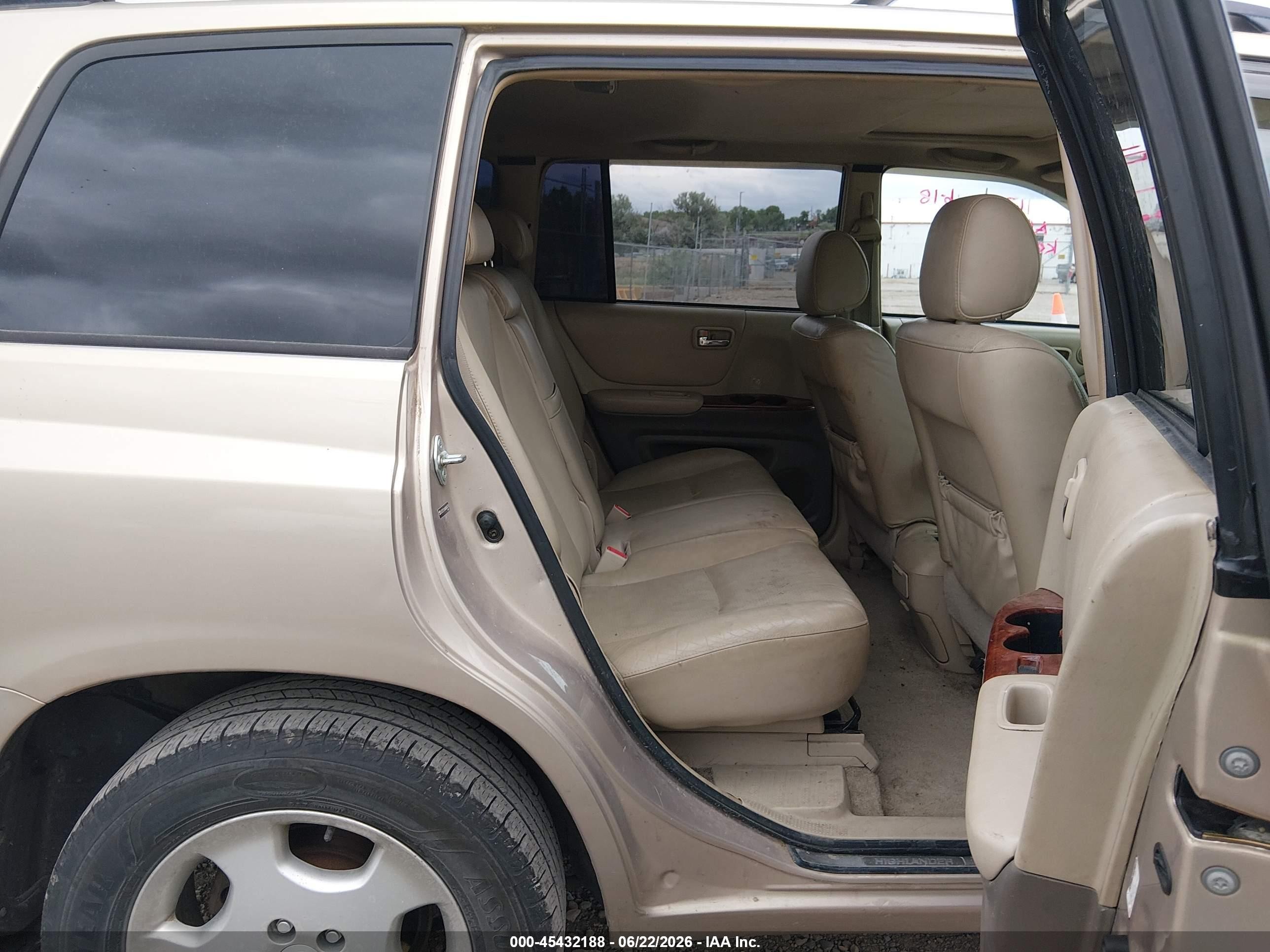 2004 Toyota Highlander Limited V6 Tan vin: JTEEP21A040049270