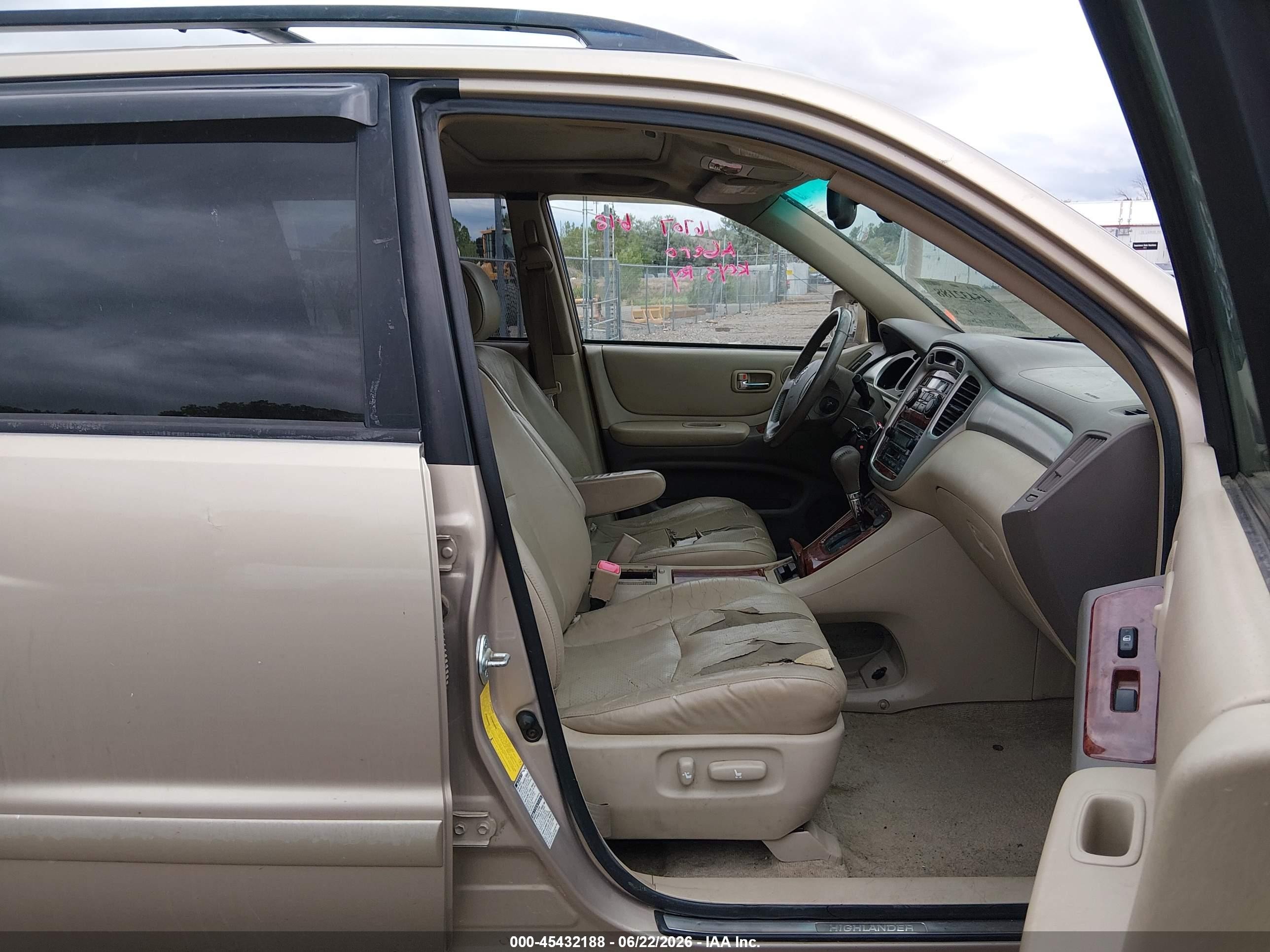 2004 Toyota Highlander Limited V6 Tan vin: JTEEP21A040049270