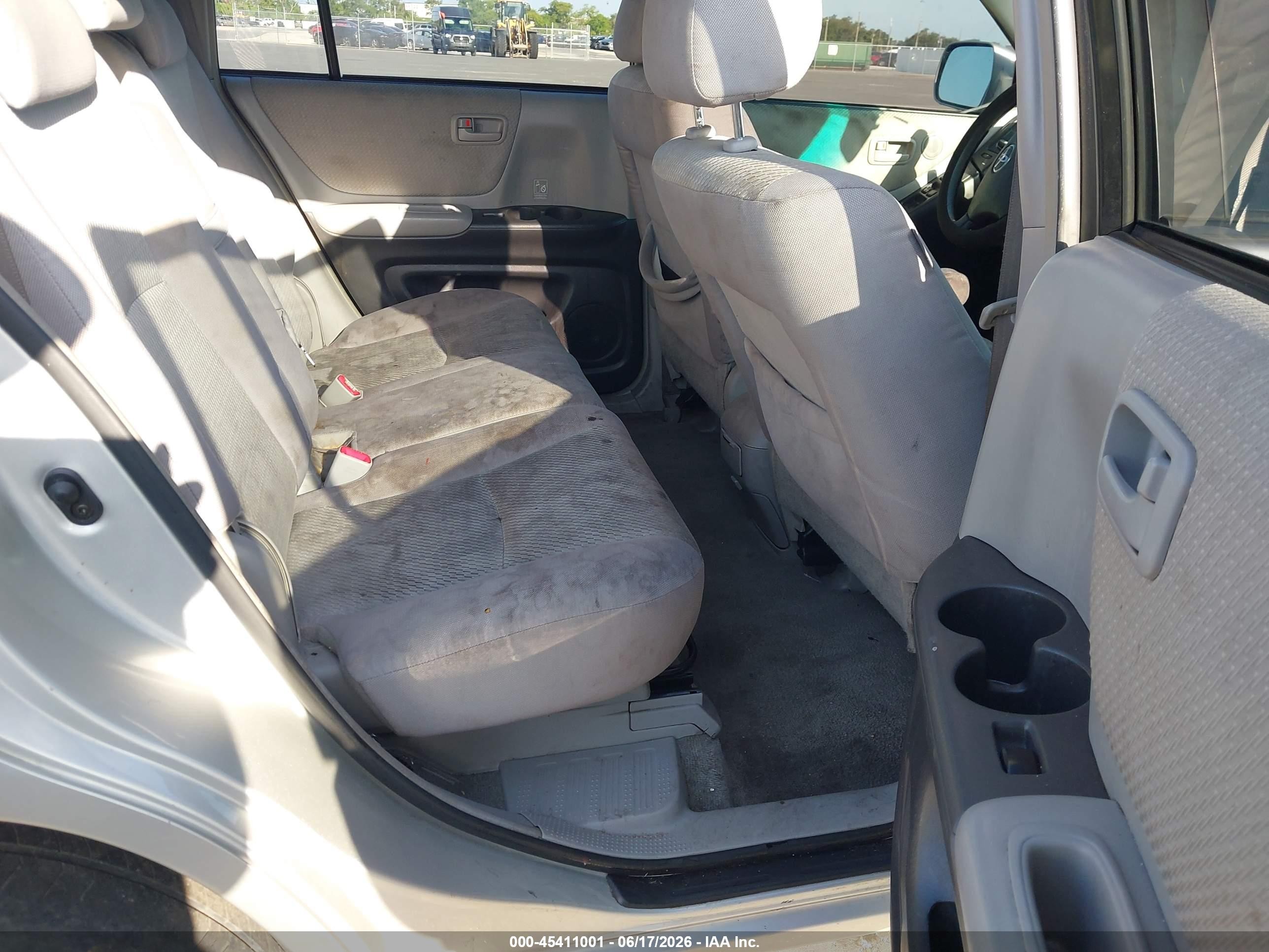 2005 Toyota Highlander V6 Silver vin: JTEEP21A050115432