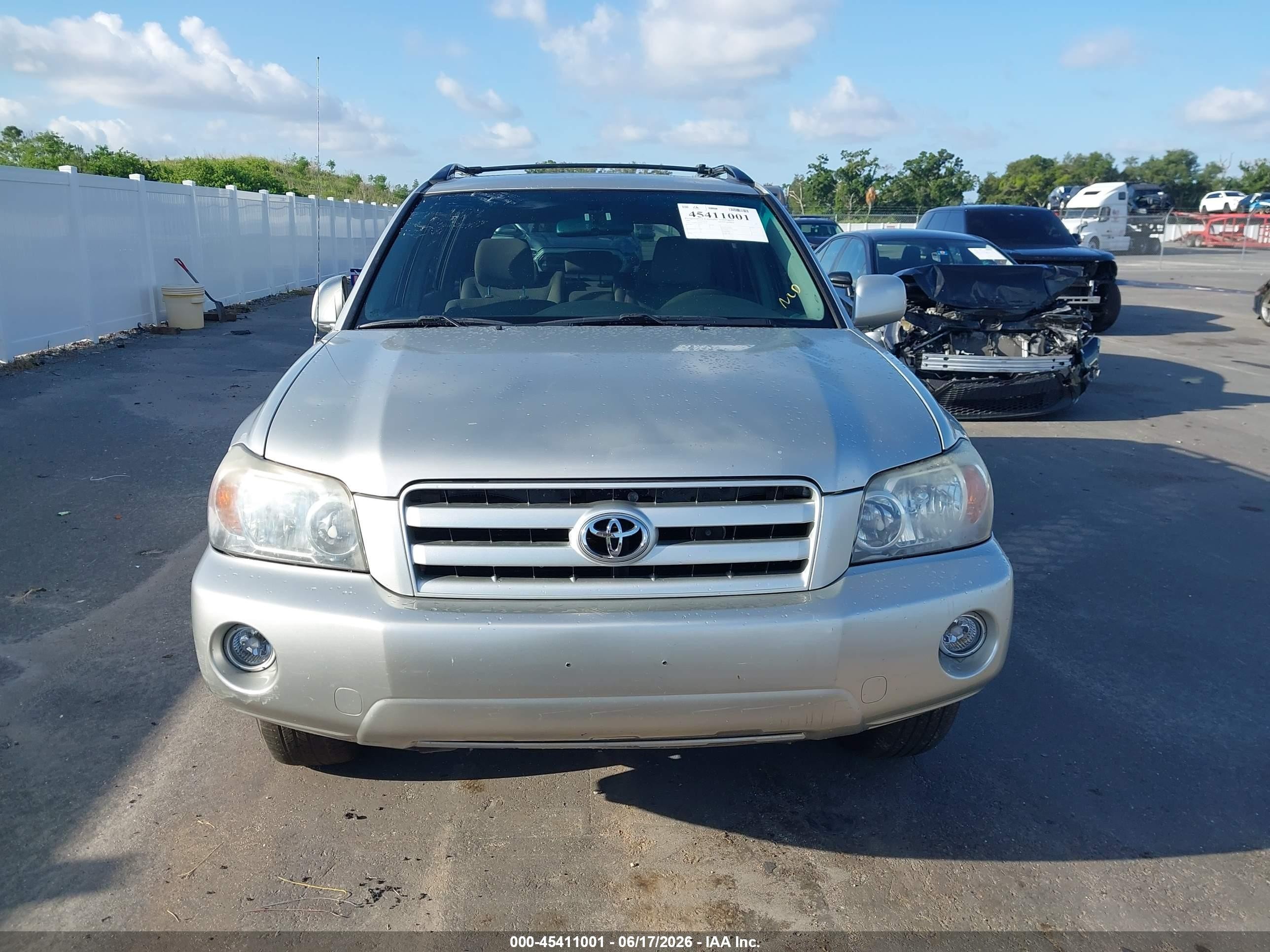 2005 Toyota Highlander V6 Silver vin: JTEEP21A050115432