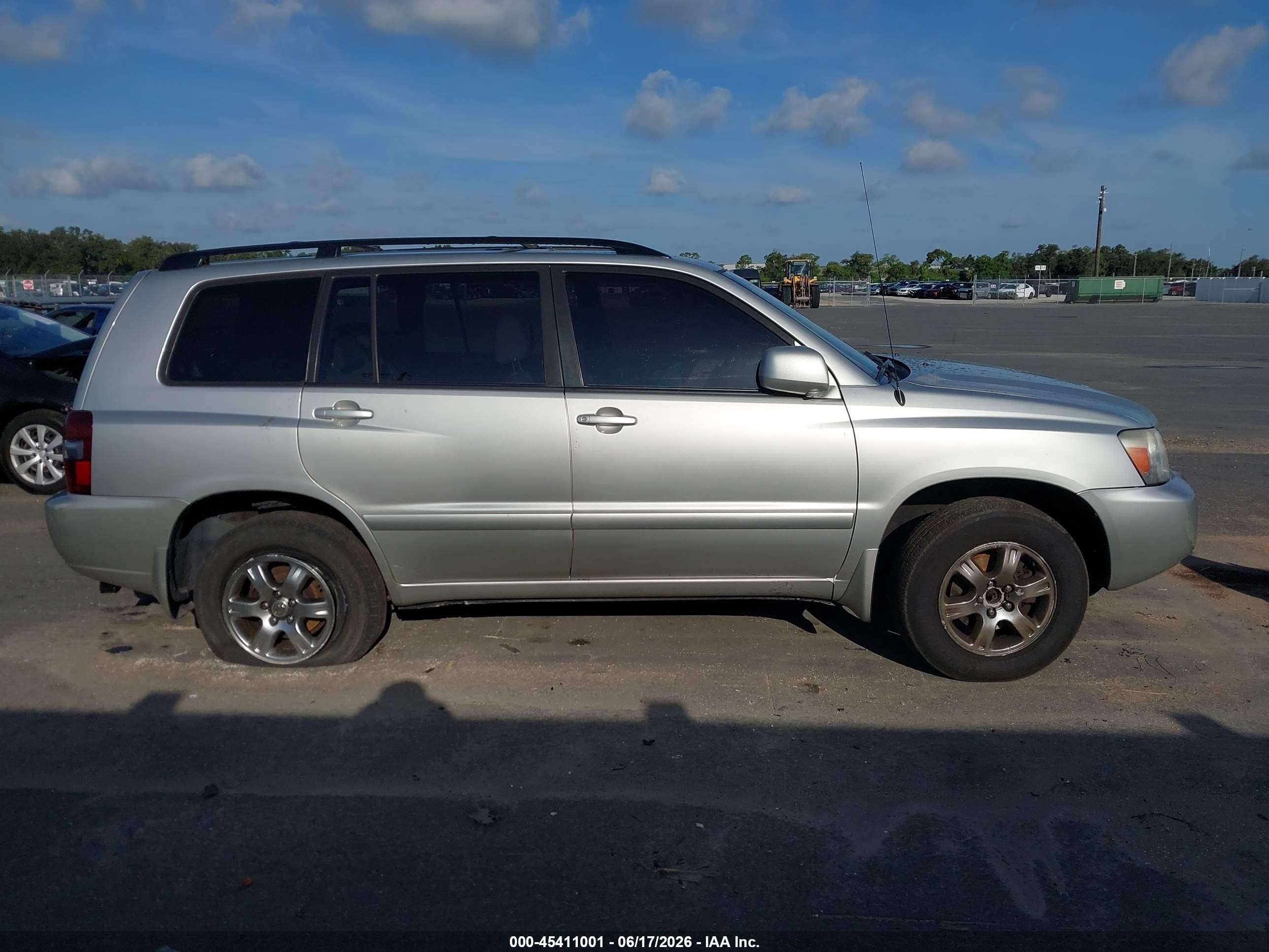 2005 Toyota Highlander V6 Silver vin: JTEEP21A050115432