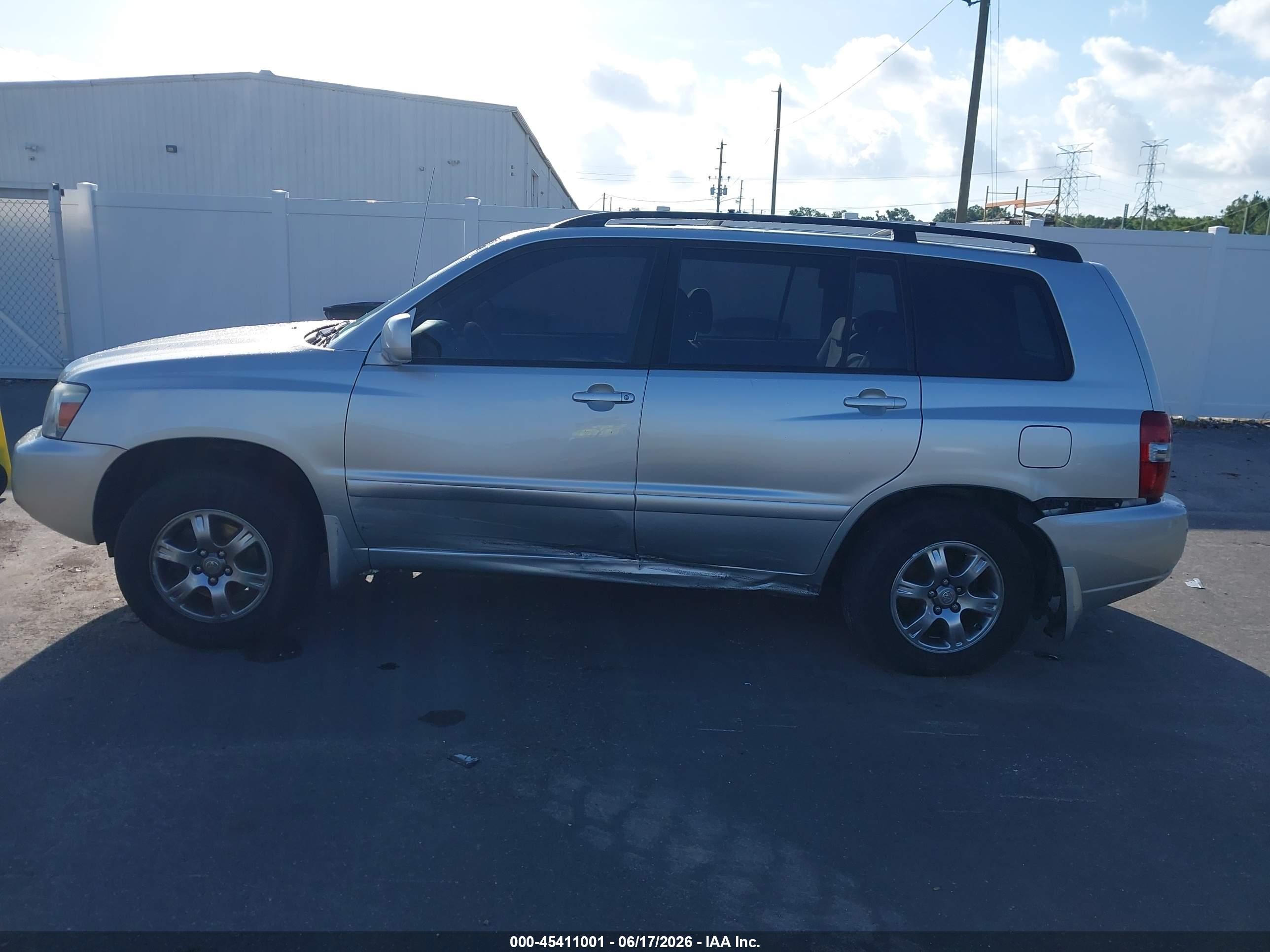 2005 Toyota Highlander V6 Silver vin: JTEEP21A050115432
