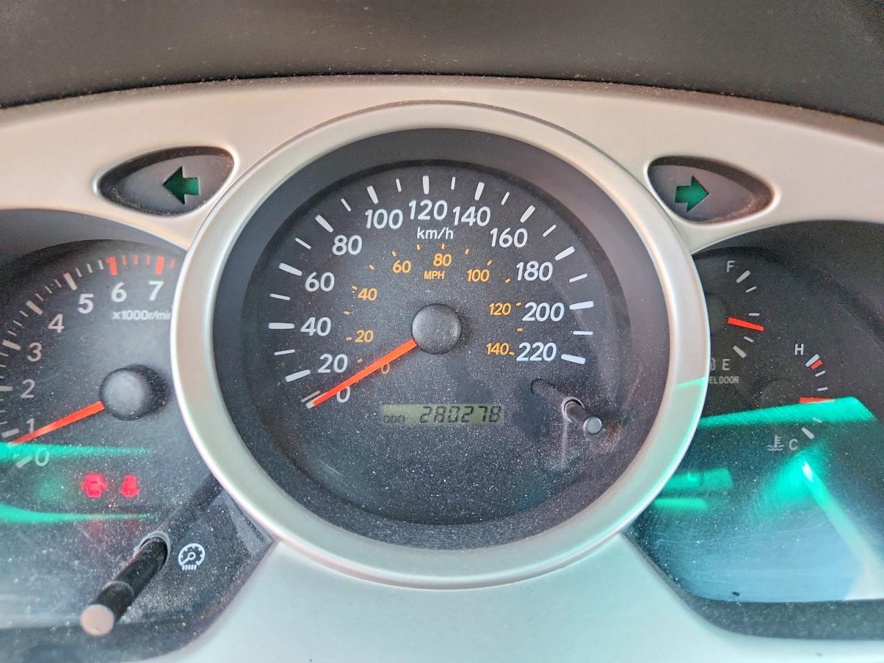 2006 Toyota Highlander Base Cream vin: JTEEP21A060155463