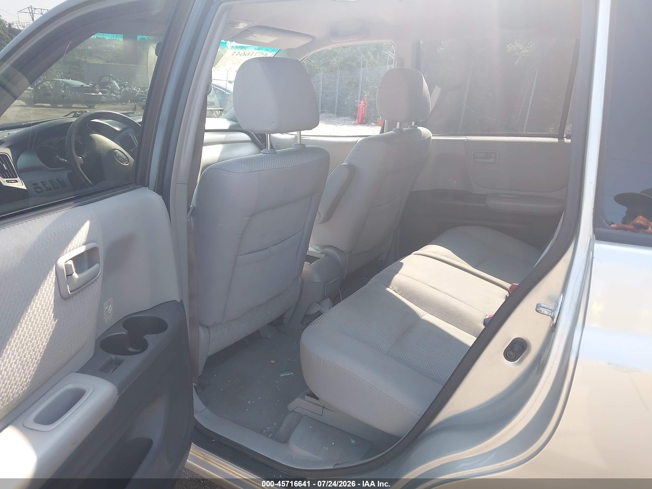 2005 Toyota Highlander V6 Silver vin: JTEEP21A150116301