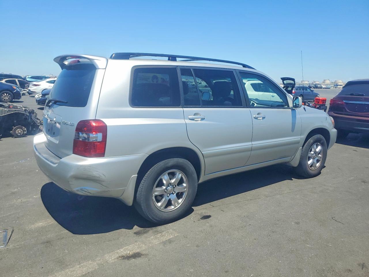 2007 Toyota Highlander Base Silver vin: JTEEP21A170231161