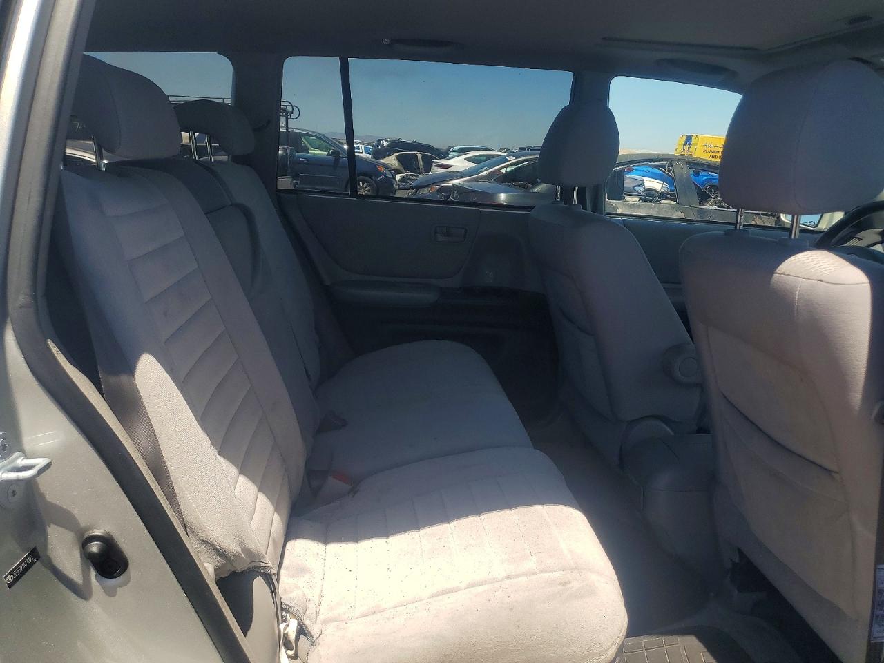 2007 Toyota Highlander Base Silver vin: JTEEP21A170231161