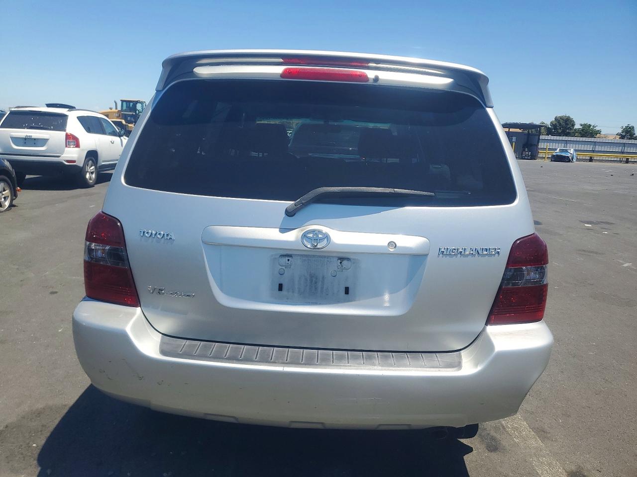 2007 Toyota Highlander Base Silver vin: JTEEP21A170231161