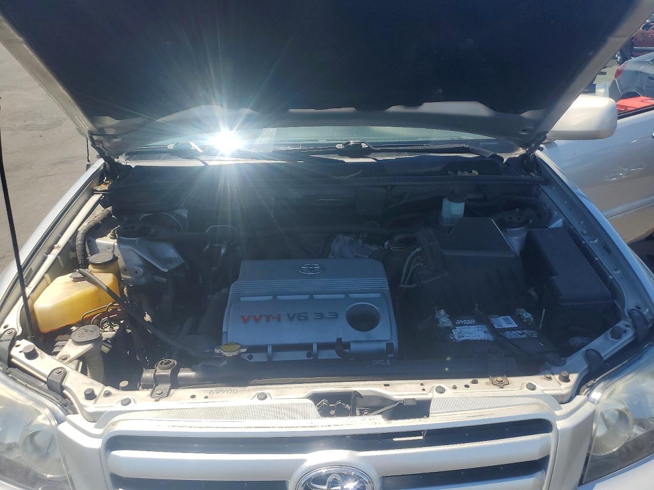 2007 Toyota Highlander Base Silver vin: JTEEP21A170231161