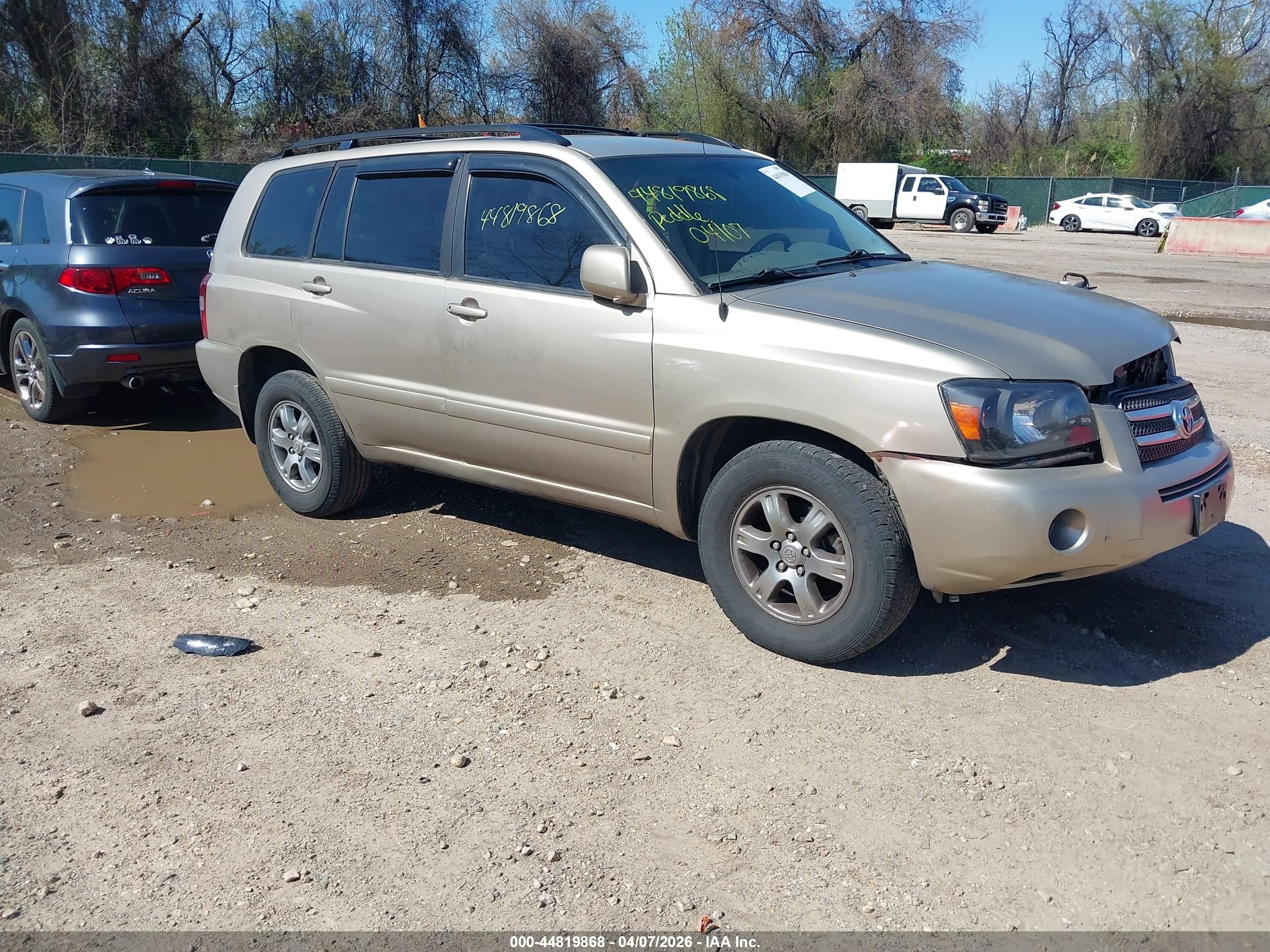 2004 Toyota Highlander V6 Gold vin: JTEEP21A240046189
