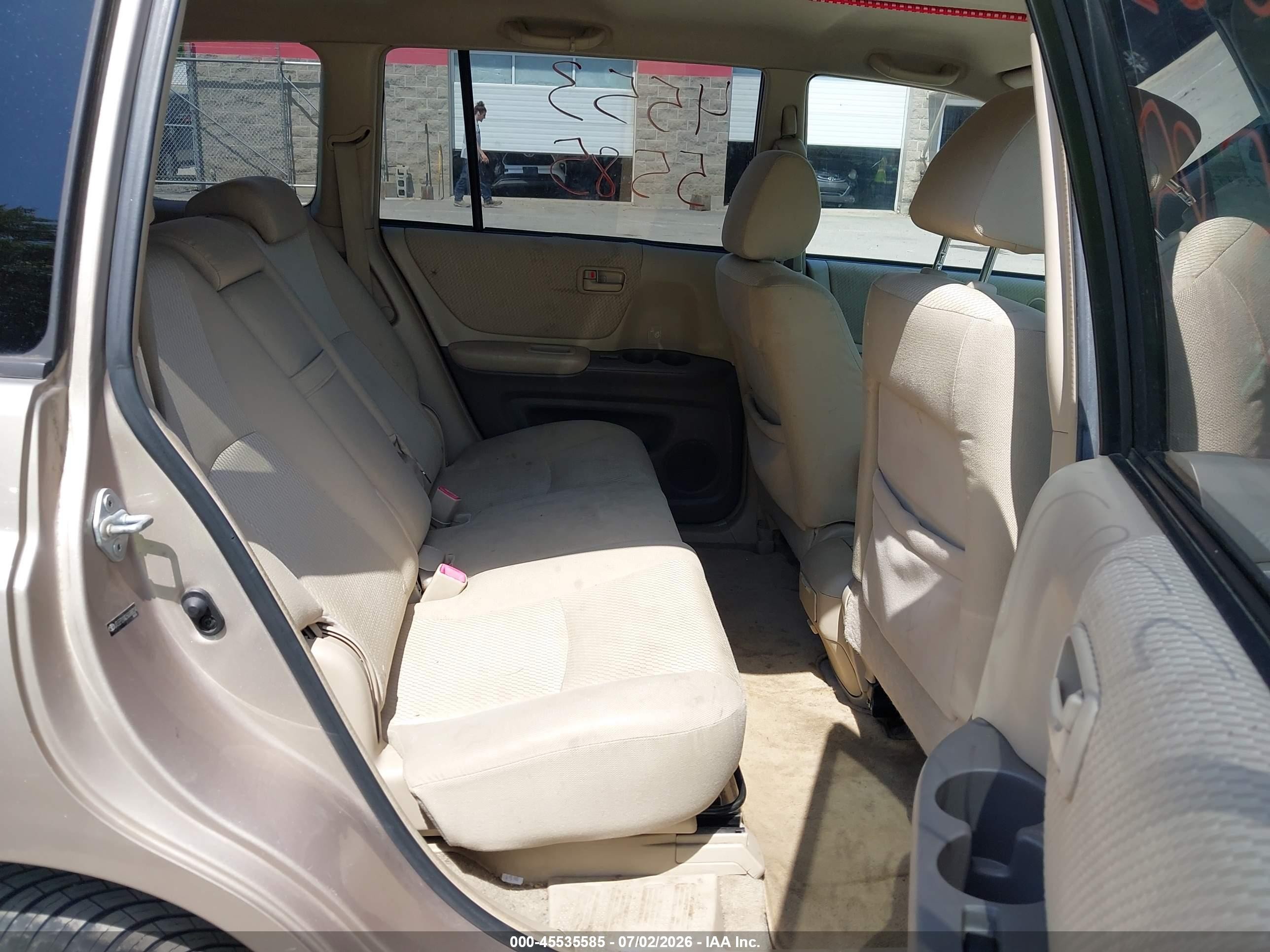 2005 Toyota Highlander V6 Tan vin: JTEEP21A250088024