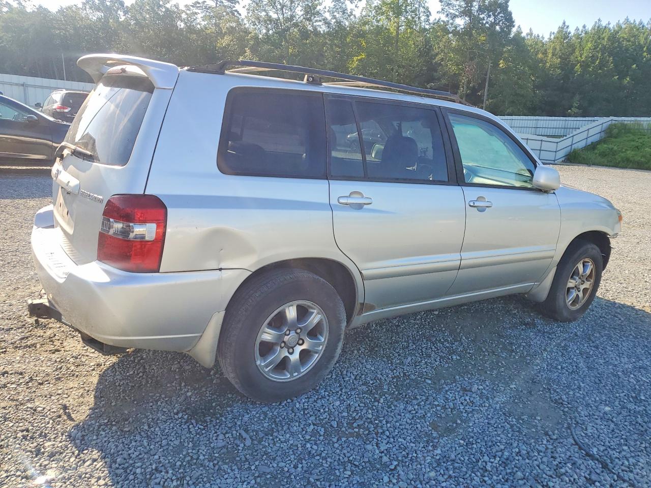 2005 Toyota Highlander Base Silver vin: JTEEP21A250115318