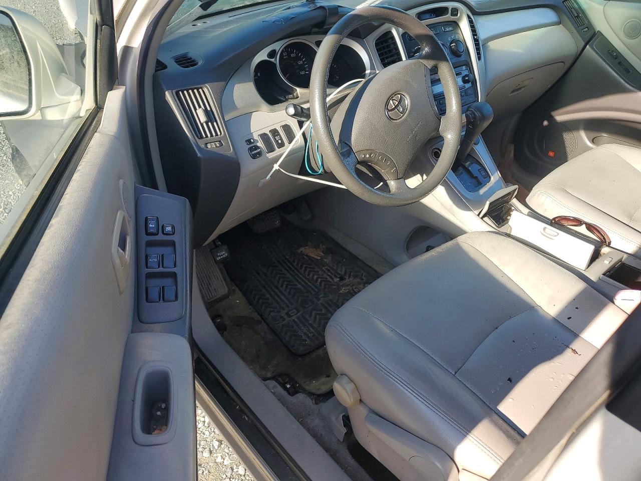 2005 Toyota Highlander Base Silver vin: JTEEP21A250115318
