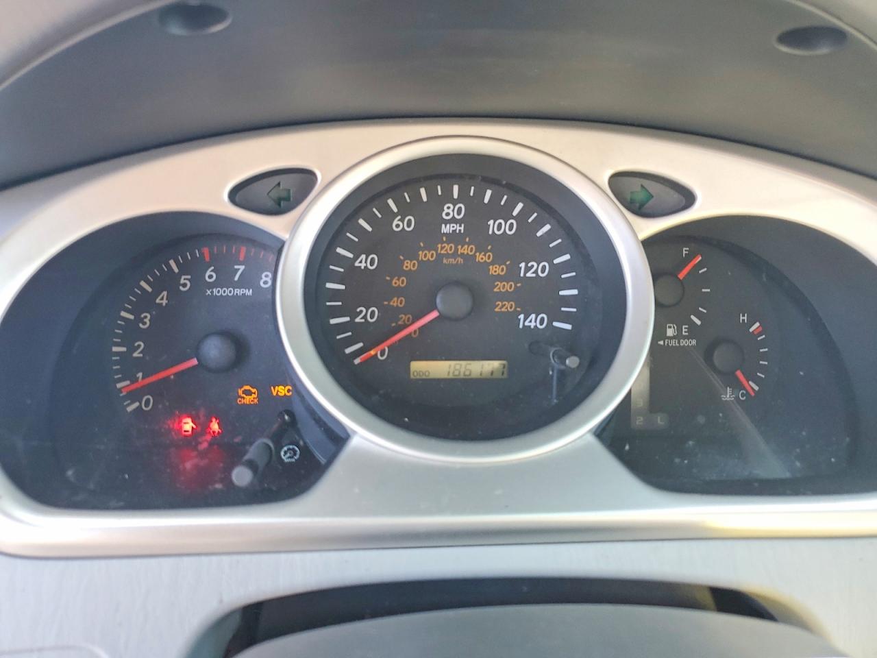 2007 Toyota Highlander Base Silver vin: JTEEP21A270206687