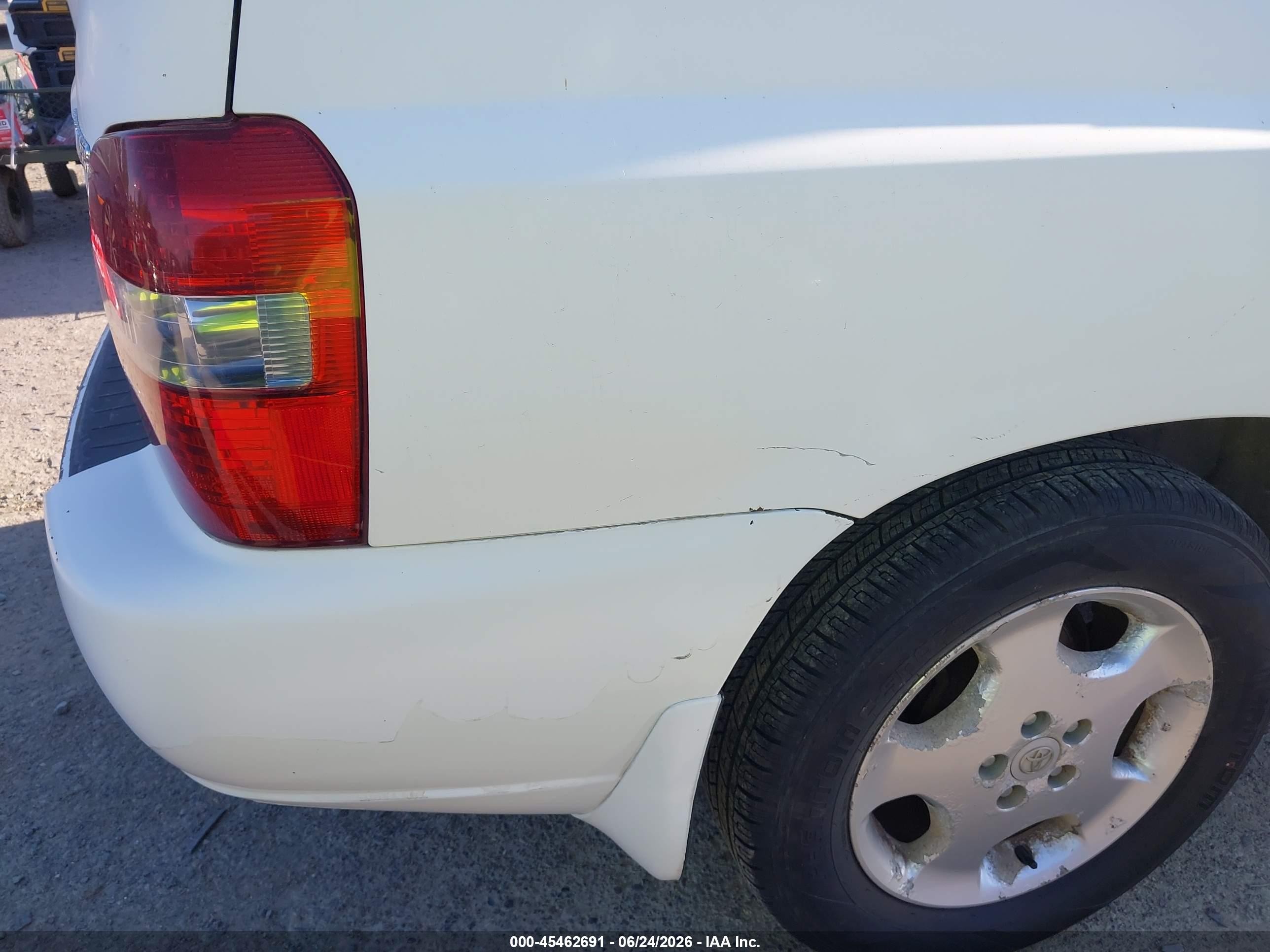 2004 Toyota Highlander Limited V6 White vin: JTEEP21A340003836