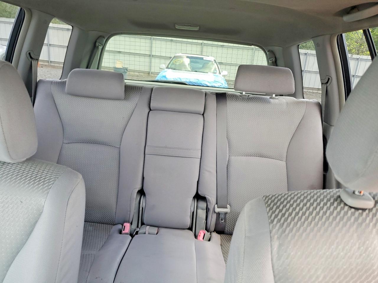 2004 Toyota Highlander Base Silver vin: JTEEP21A340009622