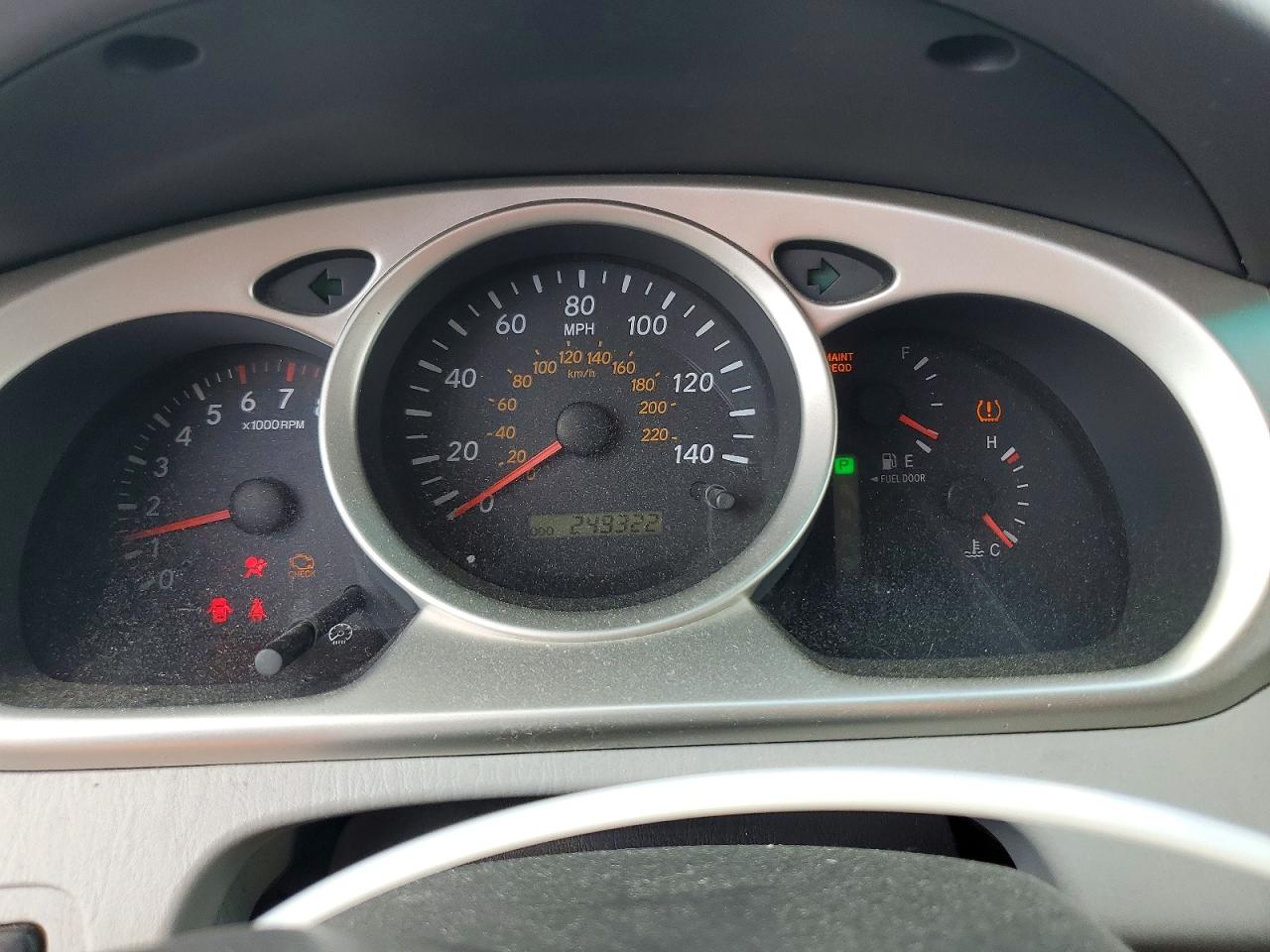 2004 Toyota Highlander Base Silver vin: JTEEP21A340009622