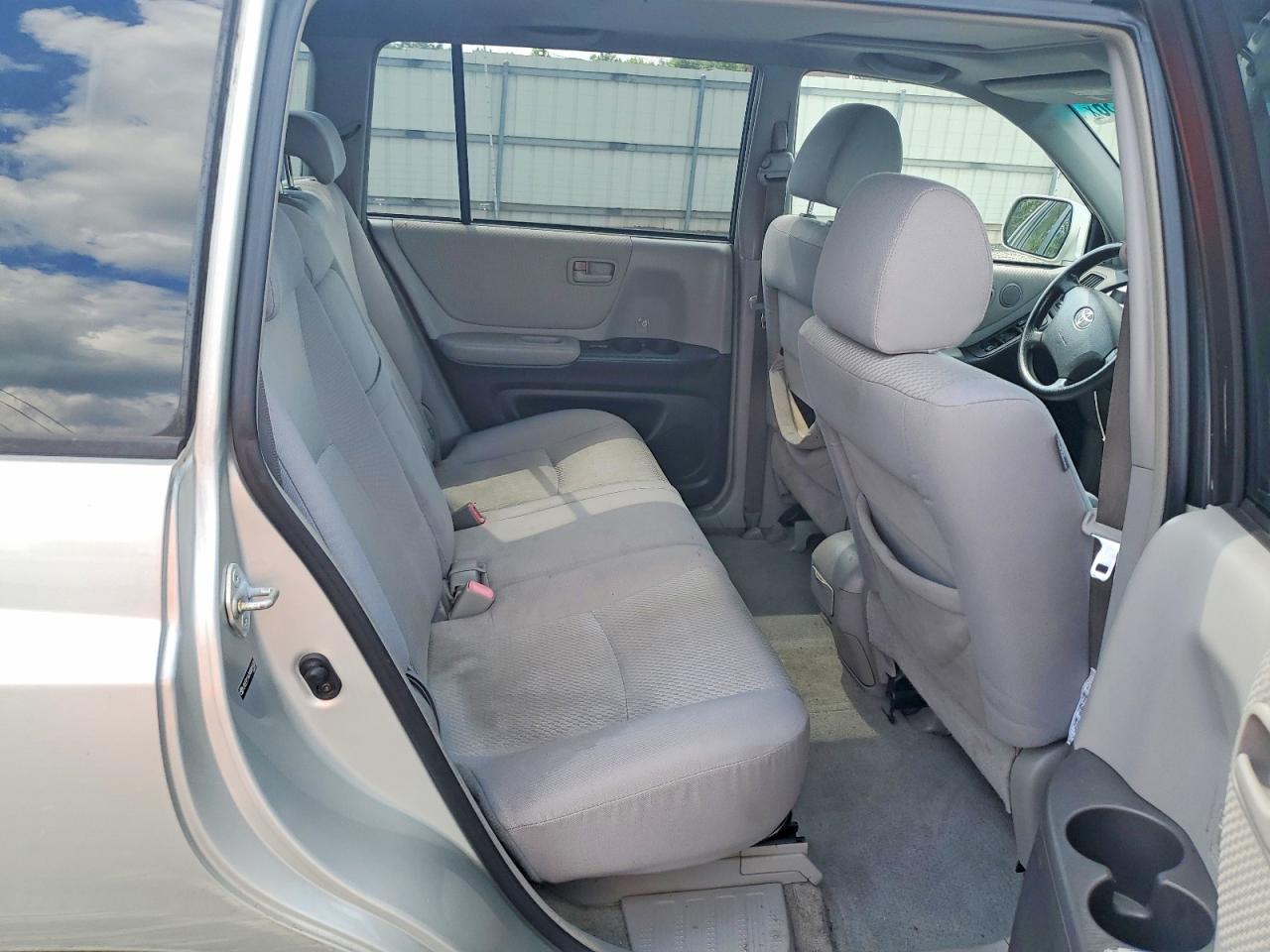 2004 Toyota Highlander Base Silver vin: JTEEP21A340009622