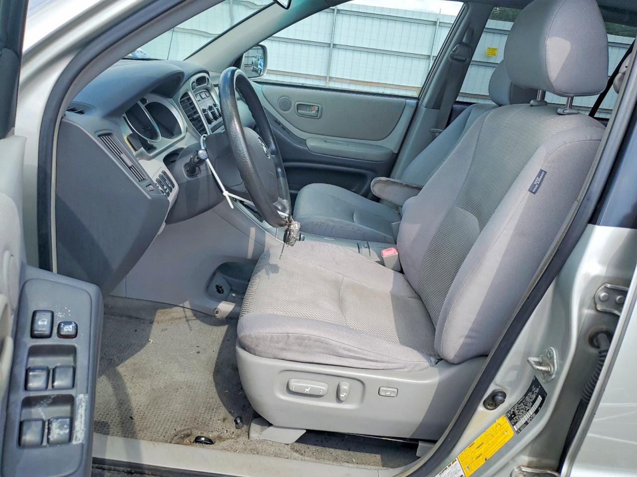 2004 Toyota Highlander Base Silver vin: JTEEP21A340009622