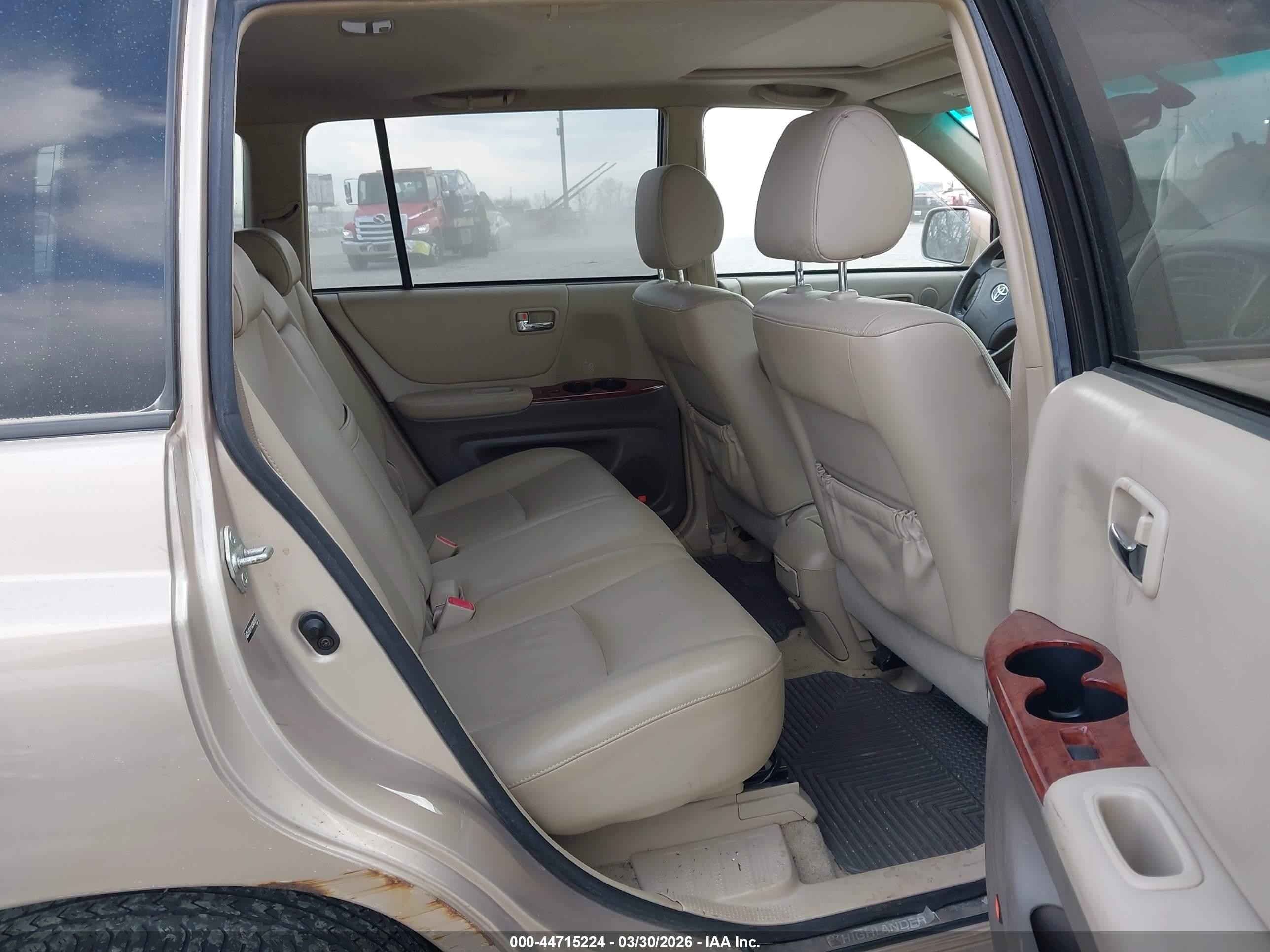 2004 Toyota Highlander Limited V6 Gold vin: JTEEP21A340038313