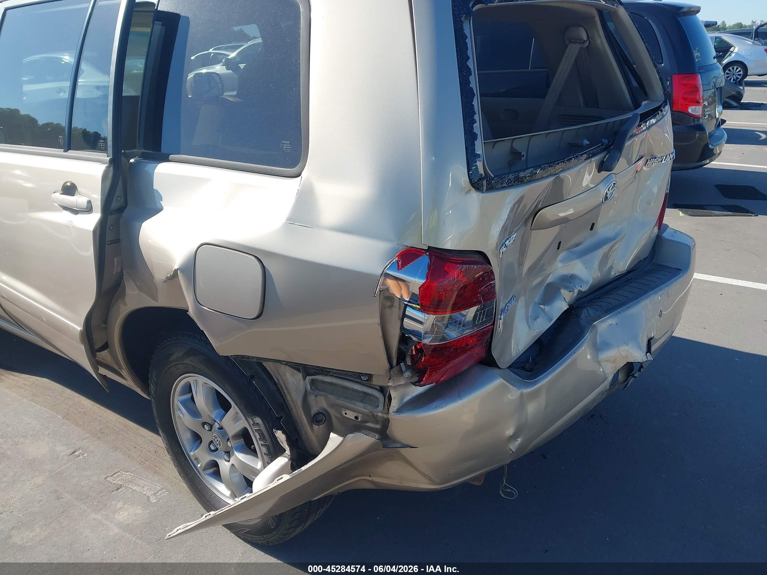 2005 Toyota Highlander V6 Gold vin: JTEEP21A350094771