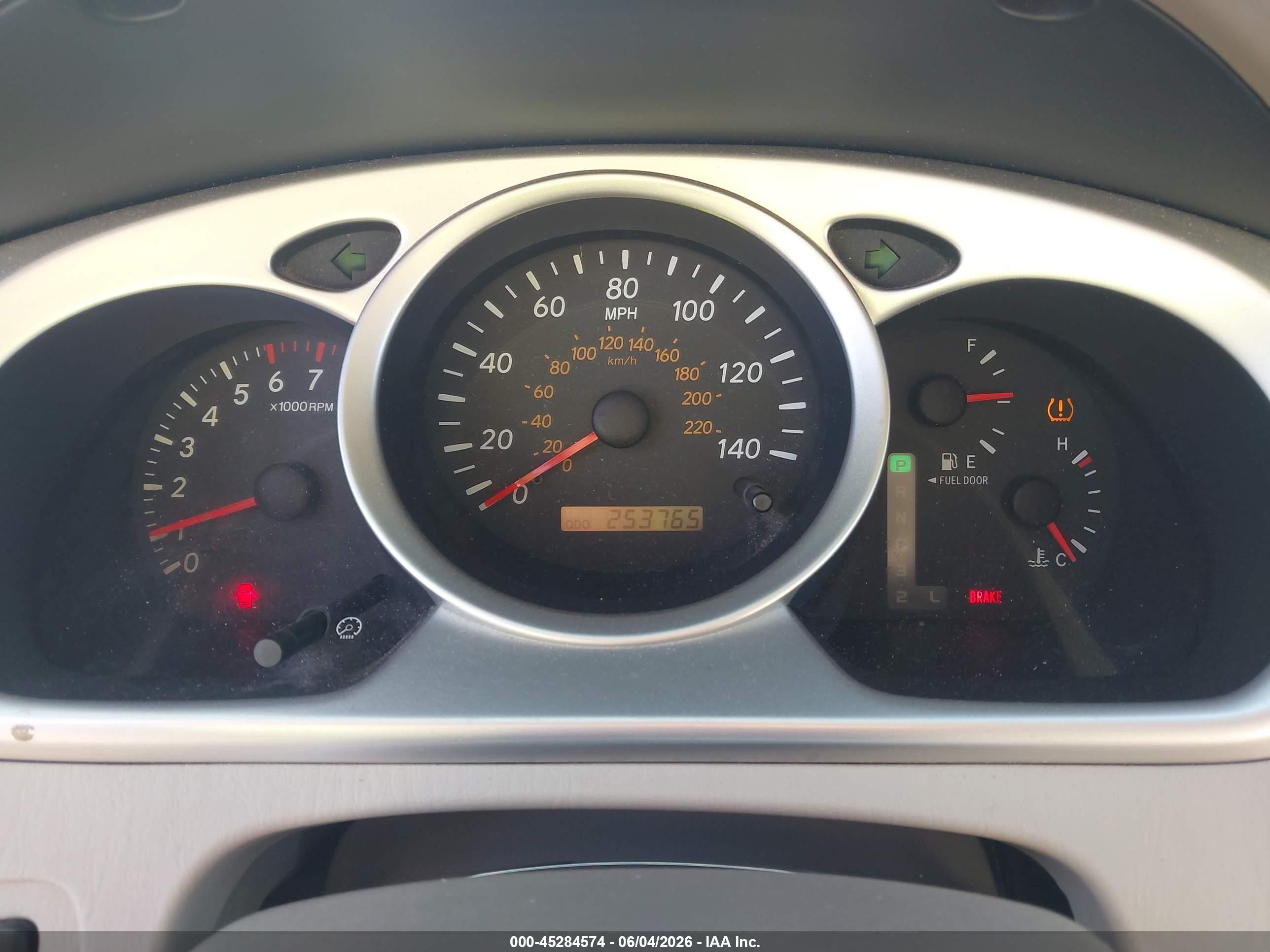 2005 Toyota Highlander V6 Gold vin: JTEEP21A350094771