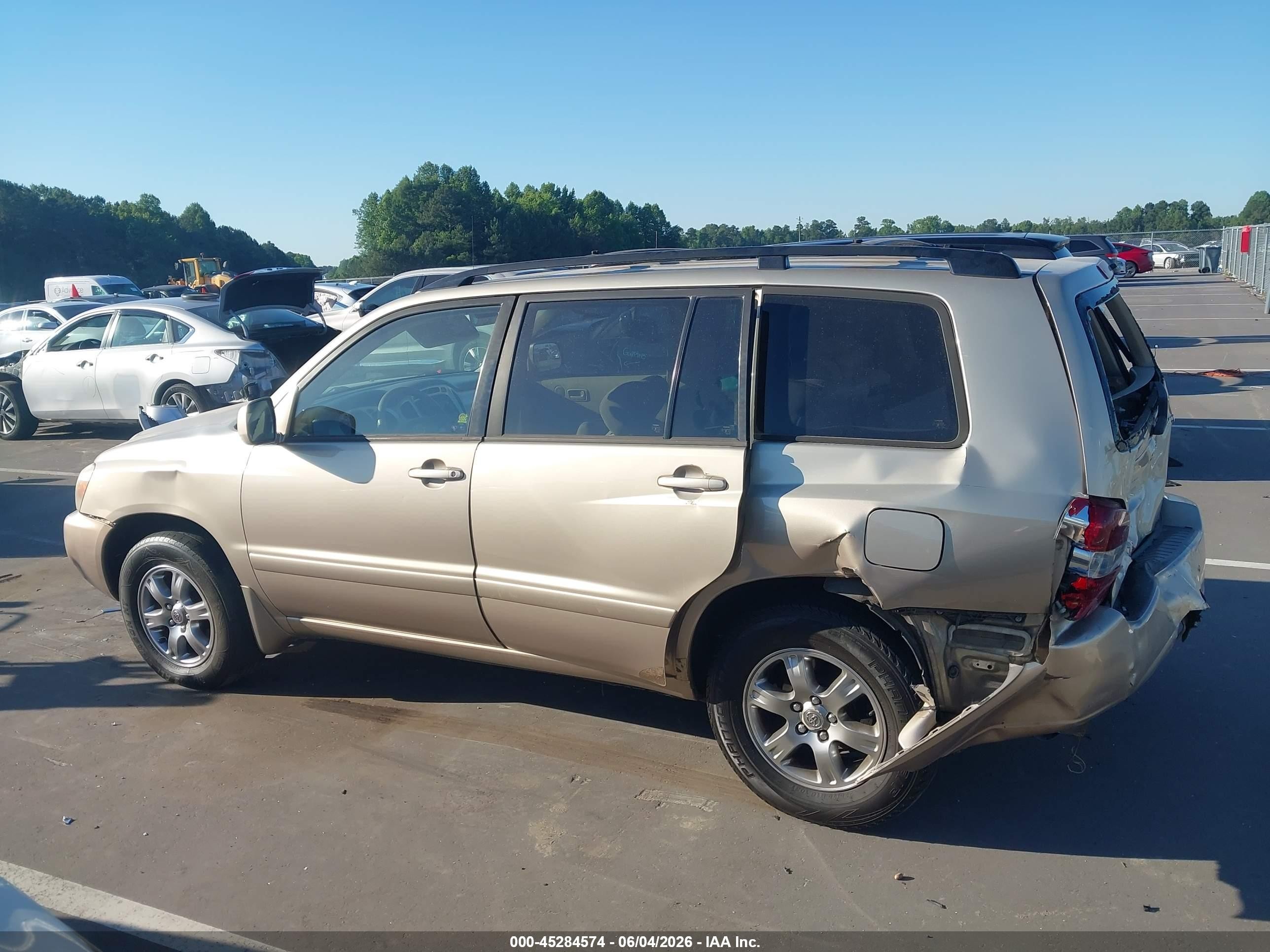 2005 Toyota Highlander V6 Gold vin: JTEEP21A350094771