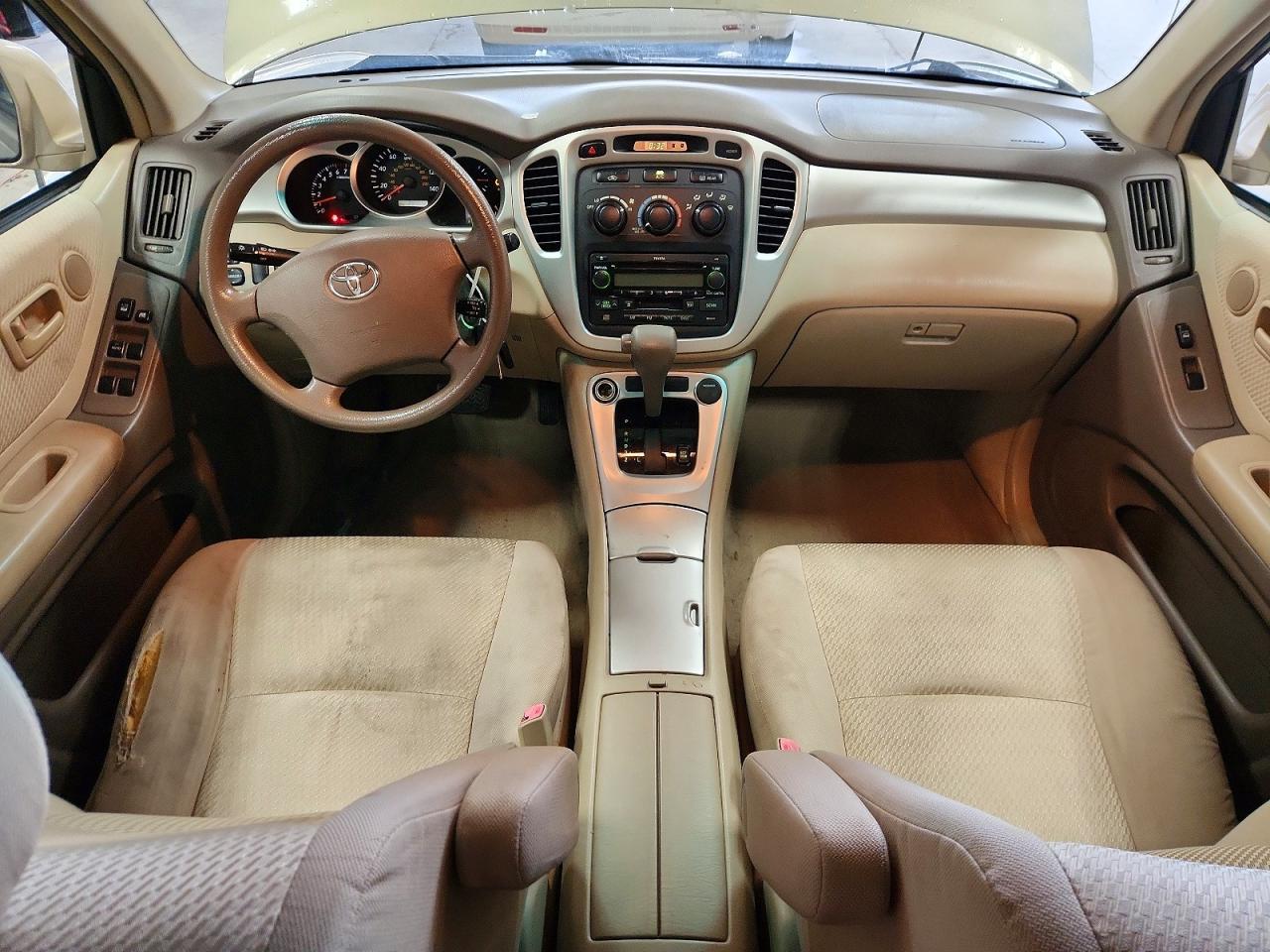 2005 Toyota Highlander Base Beige vin: JTEEP21A350107826