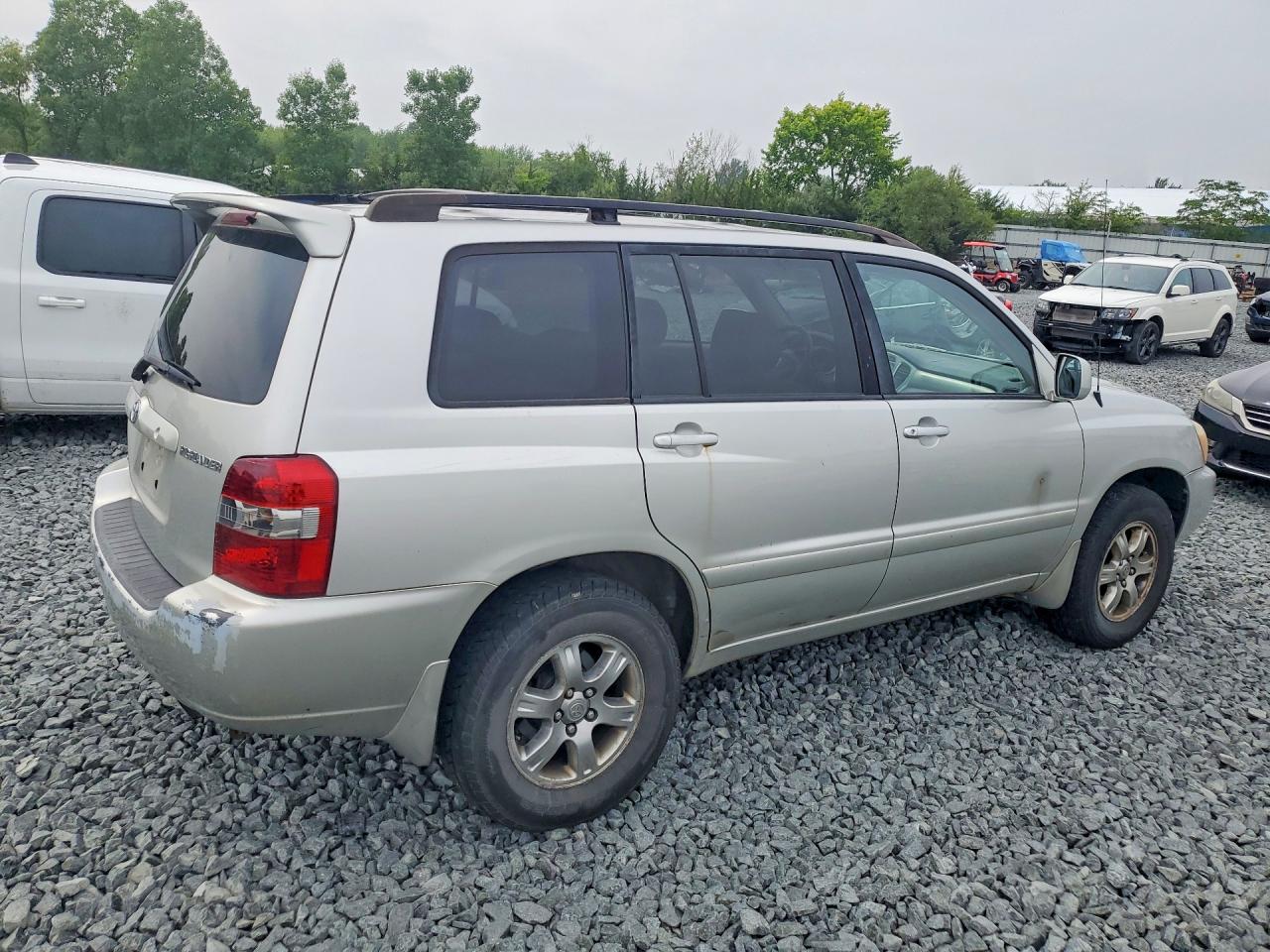 2006 Toyota Highlander Base Silver vin: JTEEP21A360157188