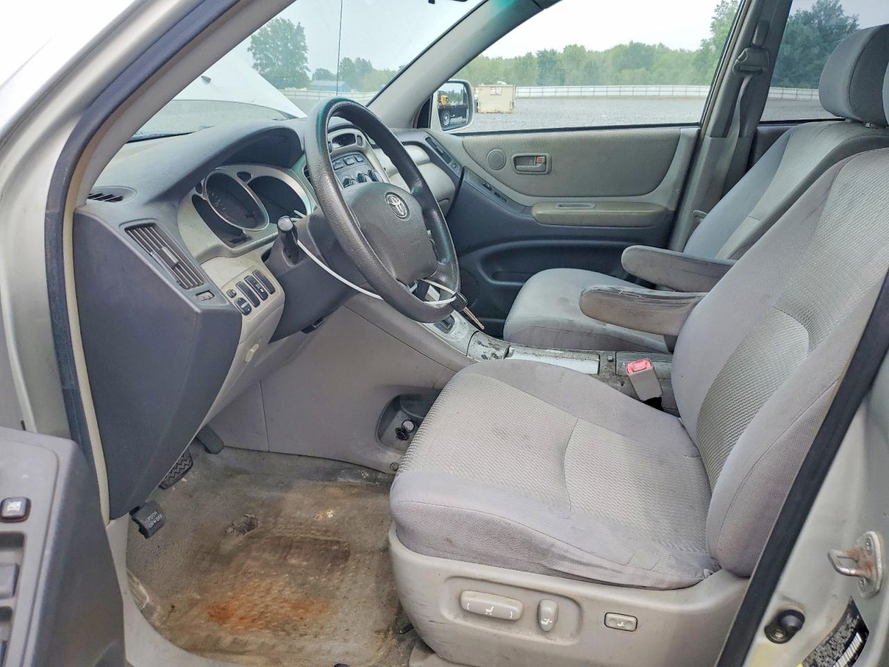 2006 Toyota Highlander Base Silver vin: JTEEP21A360157188