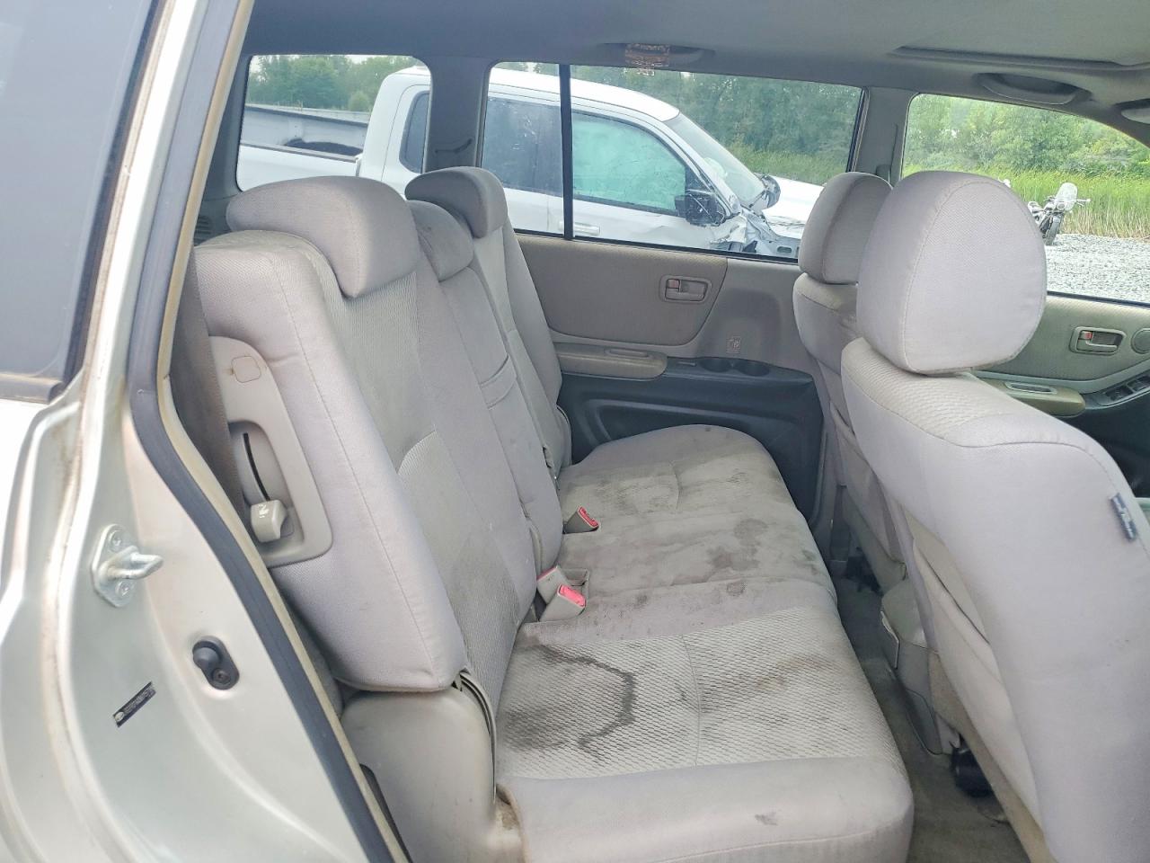 2006 Toyota Highlander Base Silver vin: JTEEP21A360157188