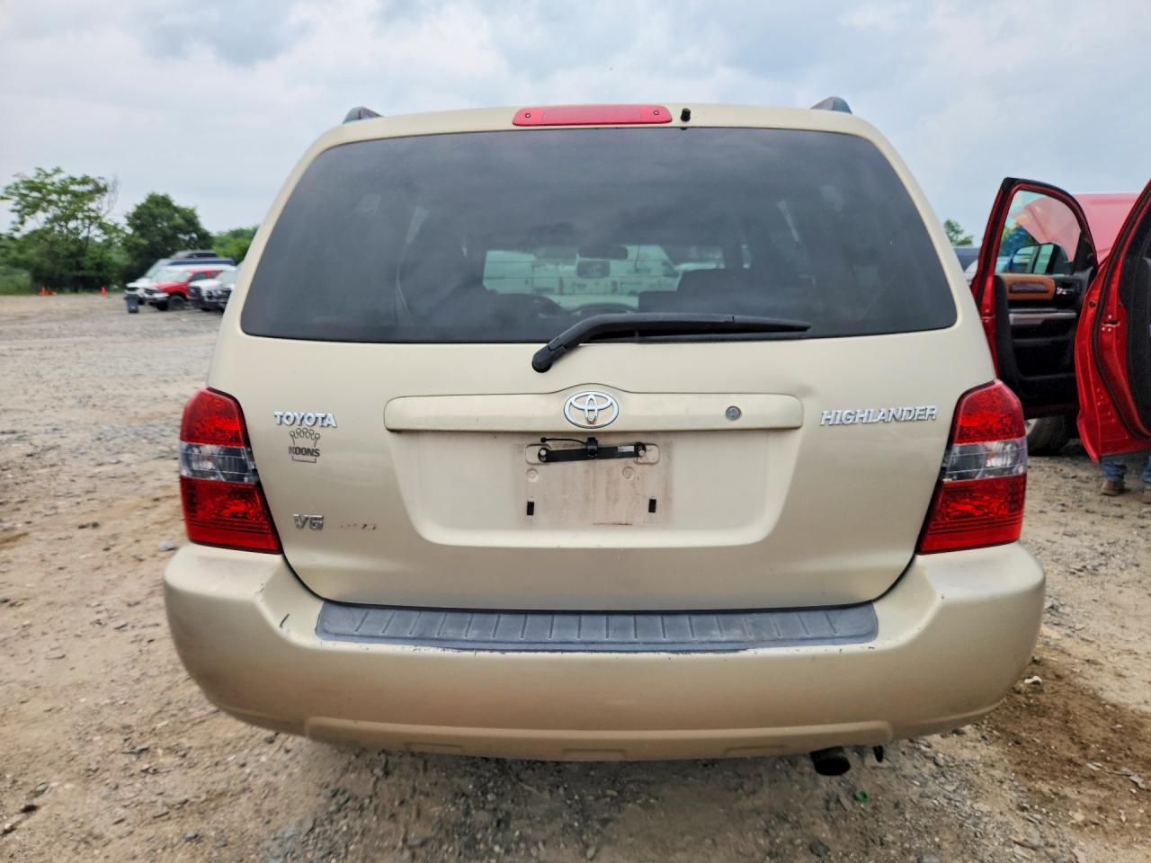 2004 Toyota Highlander Base Beige vin: JTEEP21A440015753