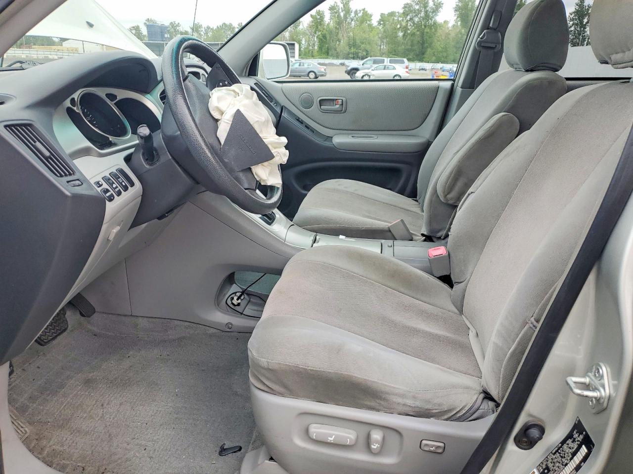 2004 Toyota Highlander Base Серебряный vin: JTEEP21A440030978