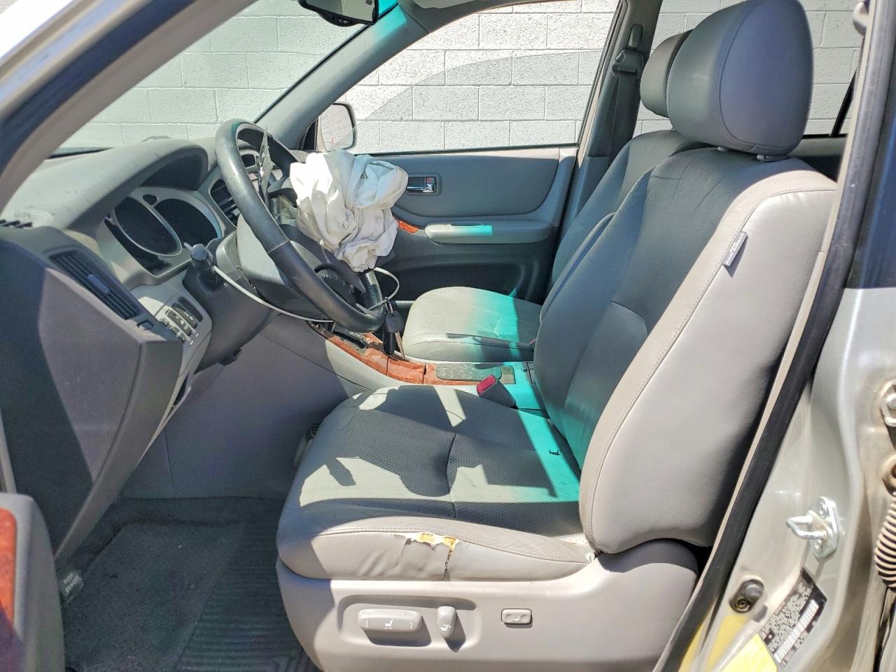2005 Toyota Highlander Silver vin: JTEEP21A450122285