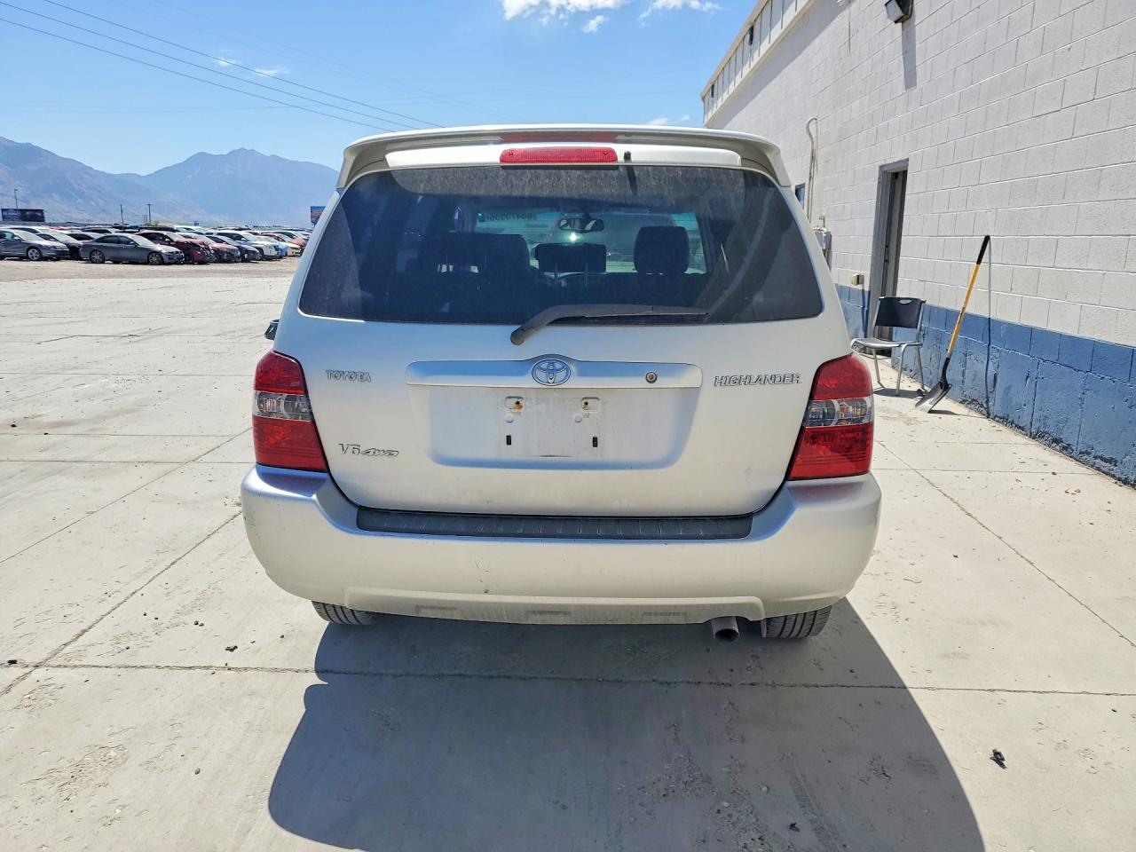 2005 Toyota Highlander Silver vin: JTEEP21A450122285