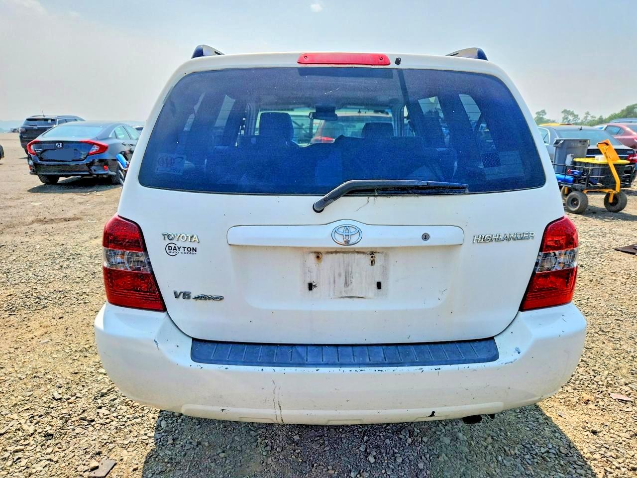 2004 Toyota Highlander Base White vin: JTEEP21A540017849