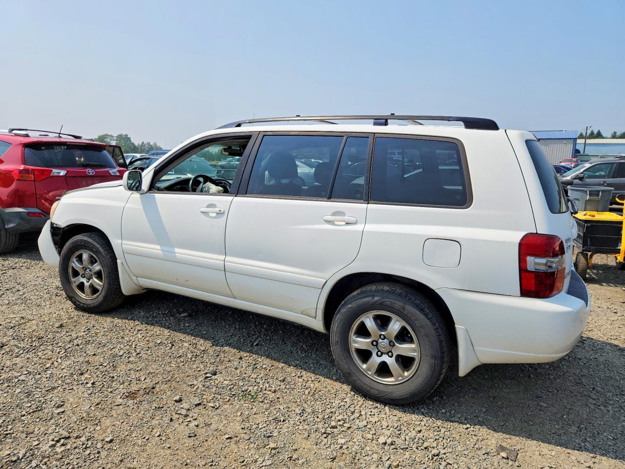 2004 Toyota Highlander Base White vin: JTEEP21A540017849