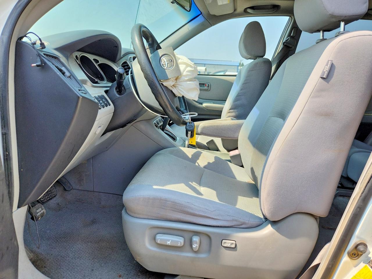 2004 Toyota Highlander Base White vin: JTEEP21A540017849