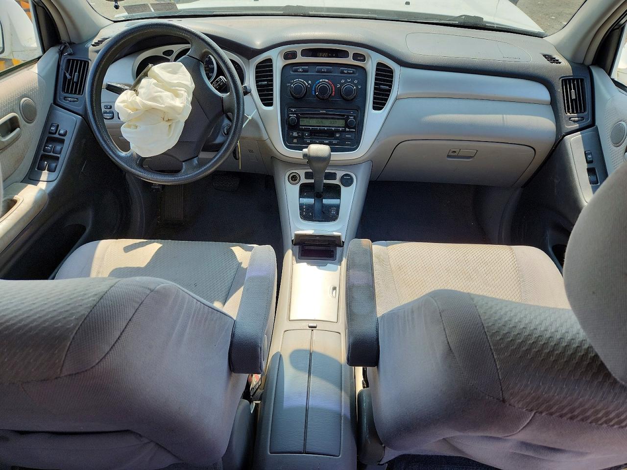2004 Toyota Highlander Base White vin: JTEEP21A540017849