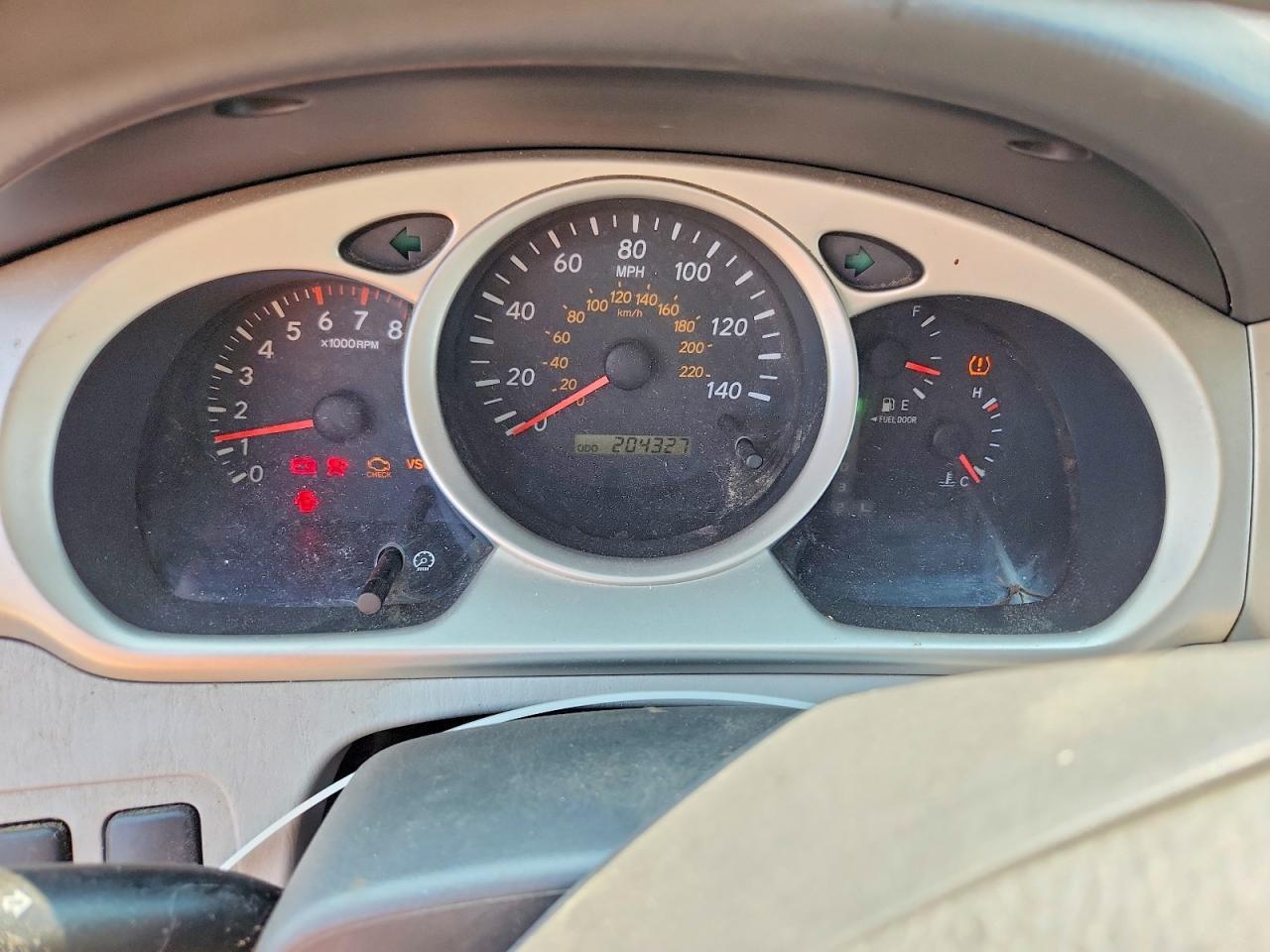 2004 Toyota Highlander Base White vin: JTEEP21A540017849
